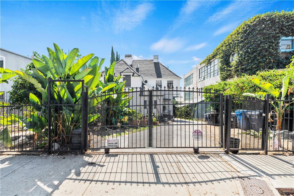 8620 Holloway