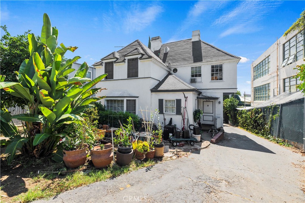8620 Holloway