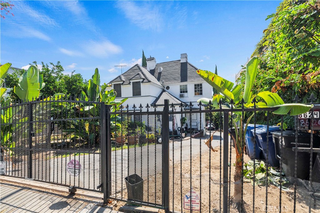 8620 Holloway