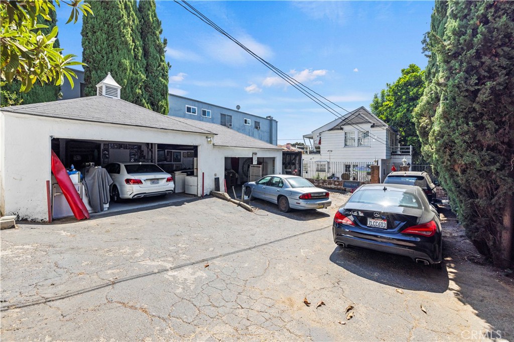 8620 Holloway