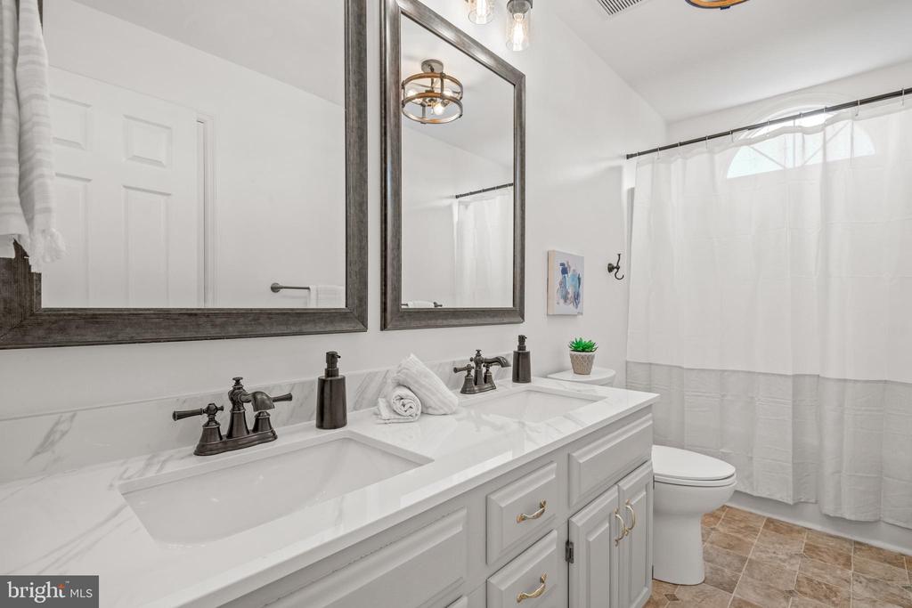 425 Coronet Dr