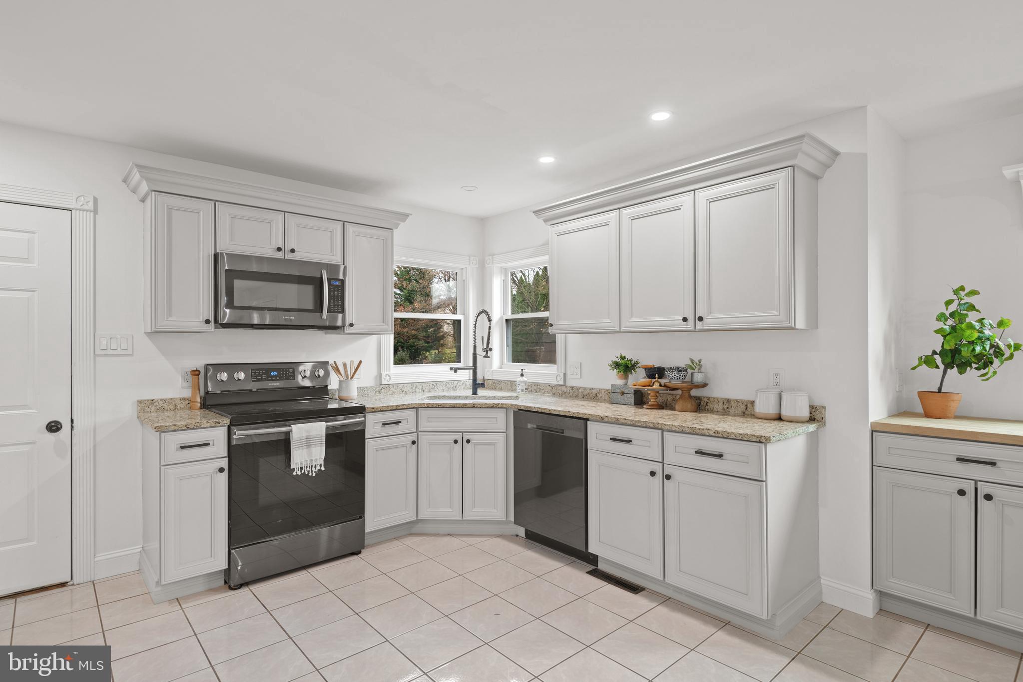 425 Coronet Dr
