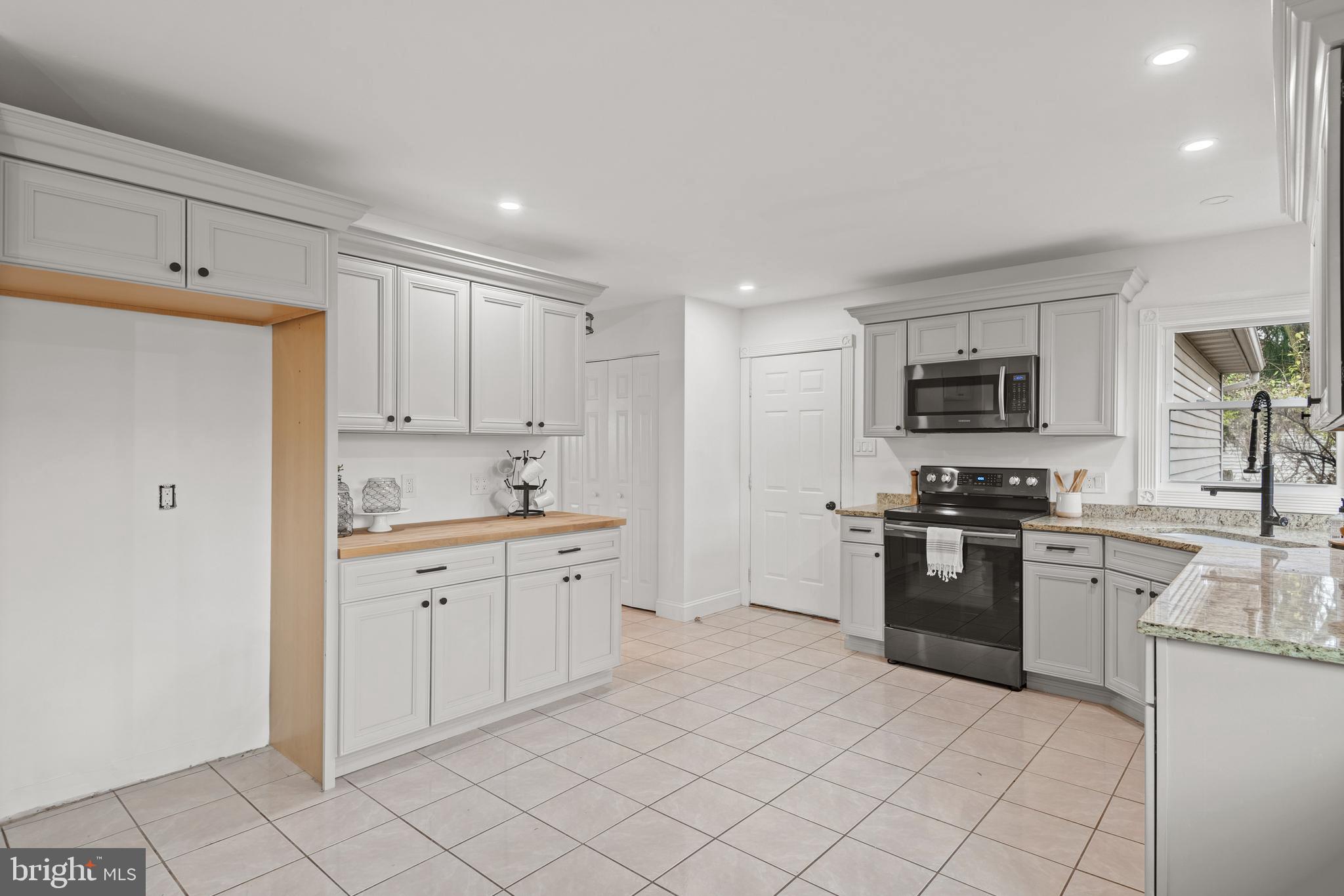 425 Coronet Dr