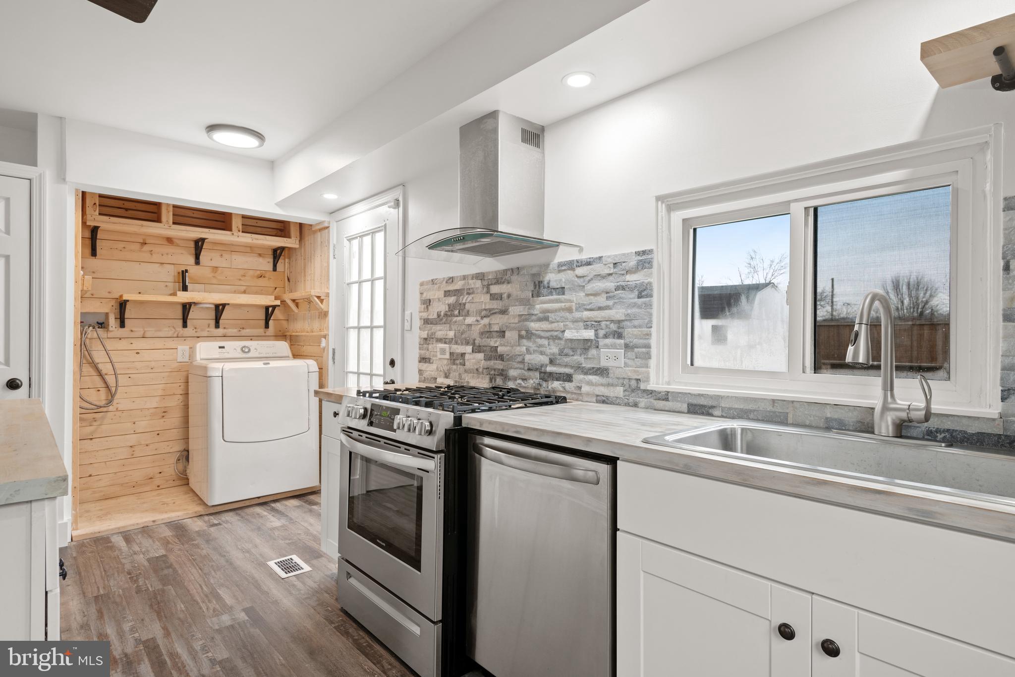 1252 Claire Dr