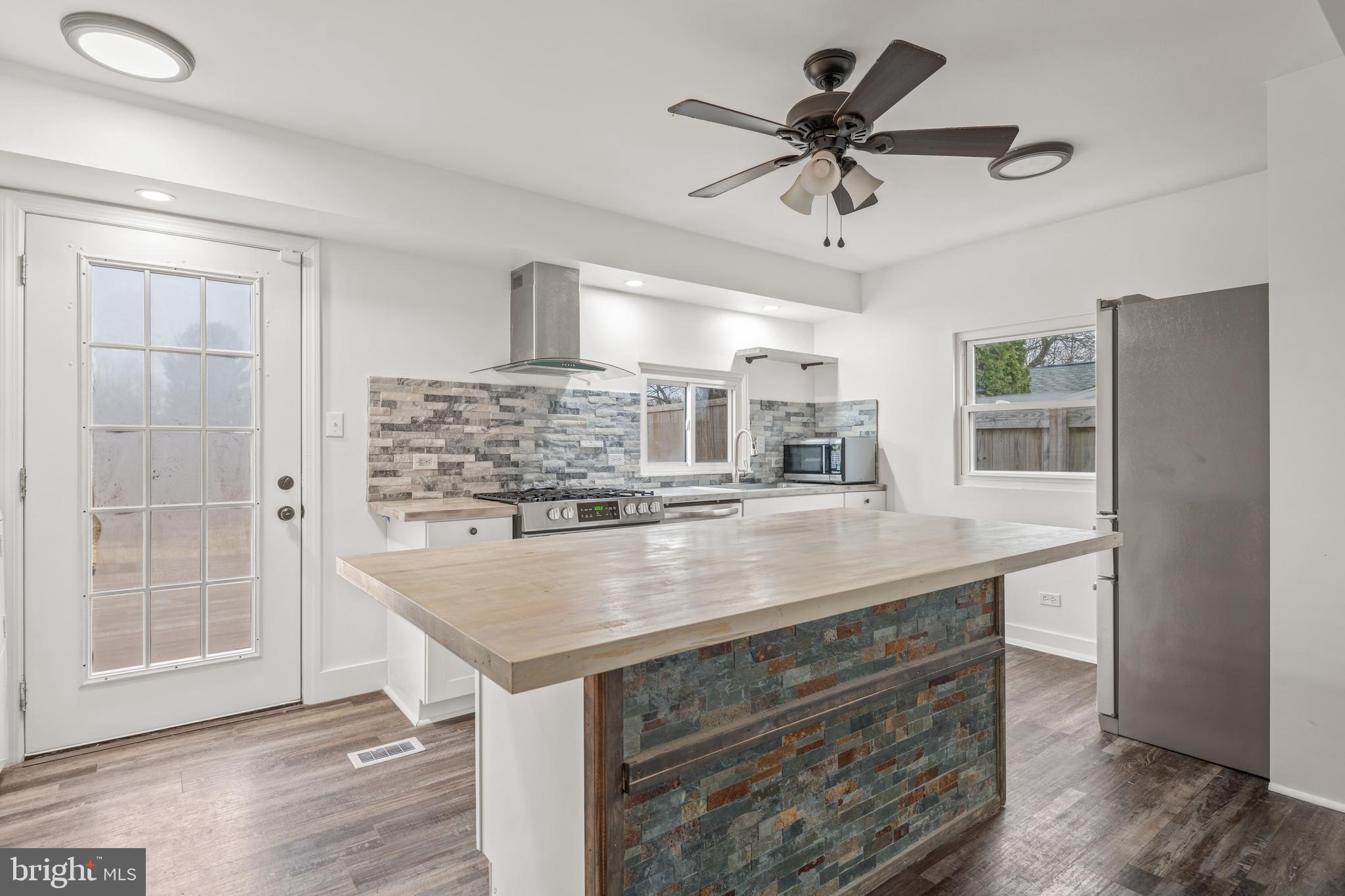 1252 Claire Dr