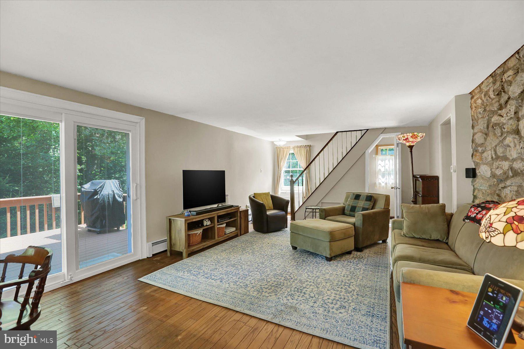 851 Creek Rd