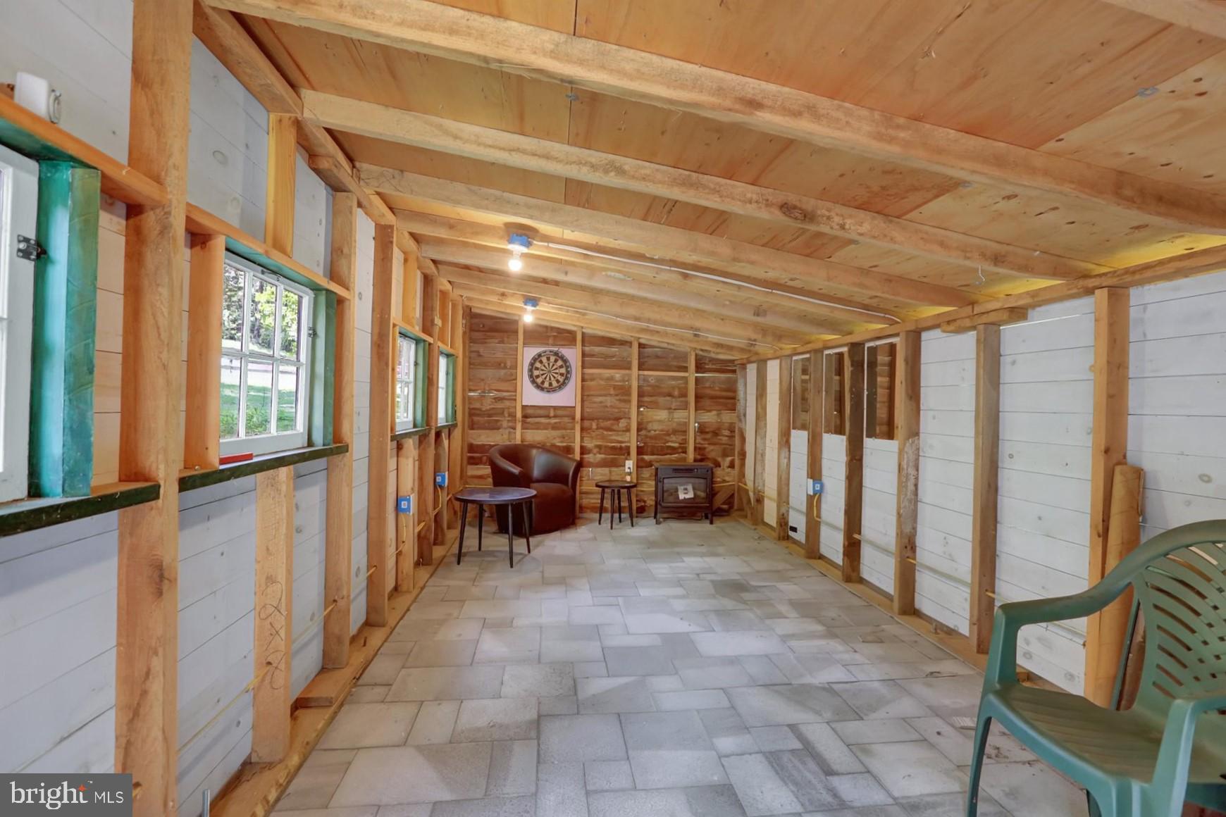851 Creek Rd
