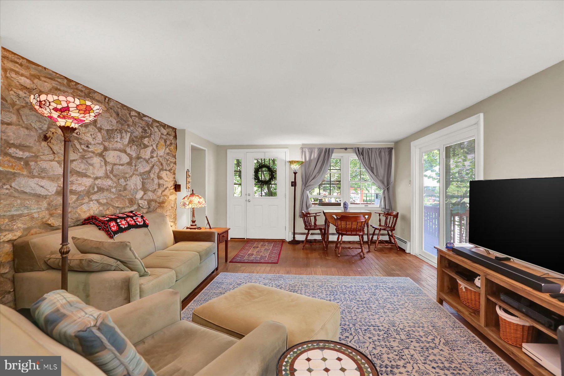 851 Creek Rd