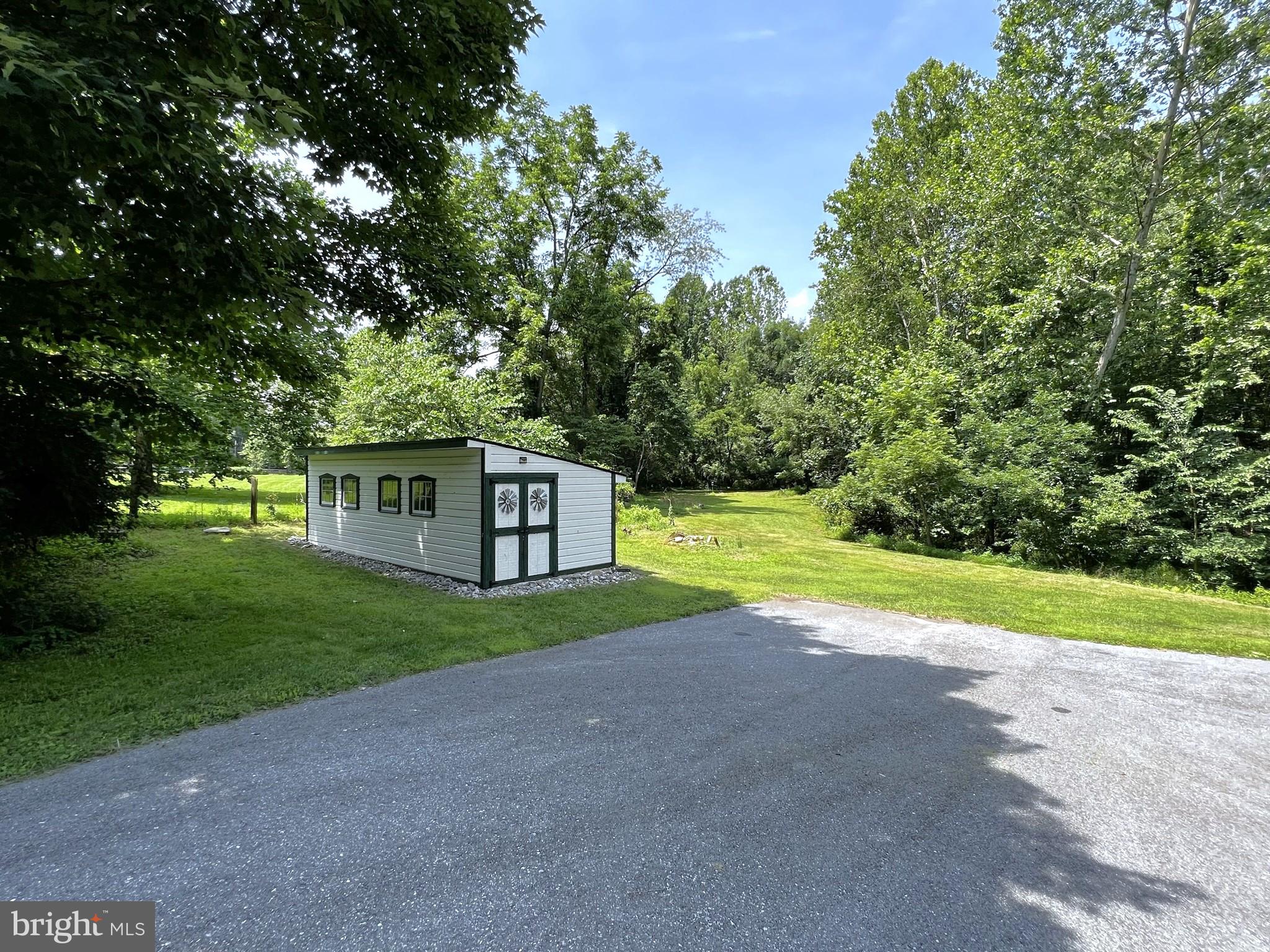 851 Creek Rd