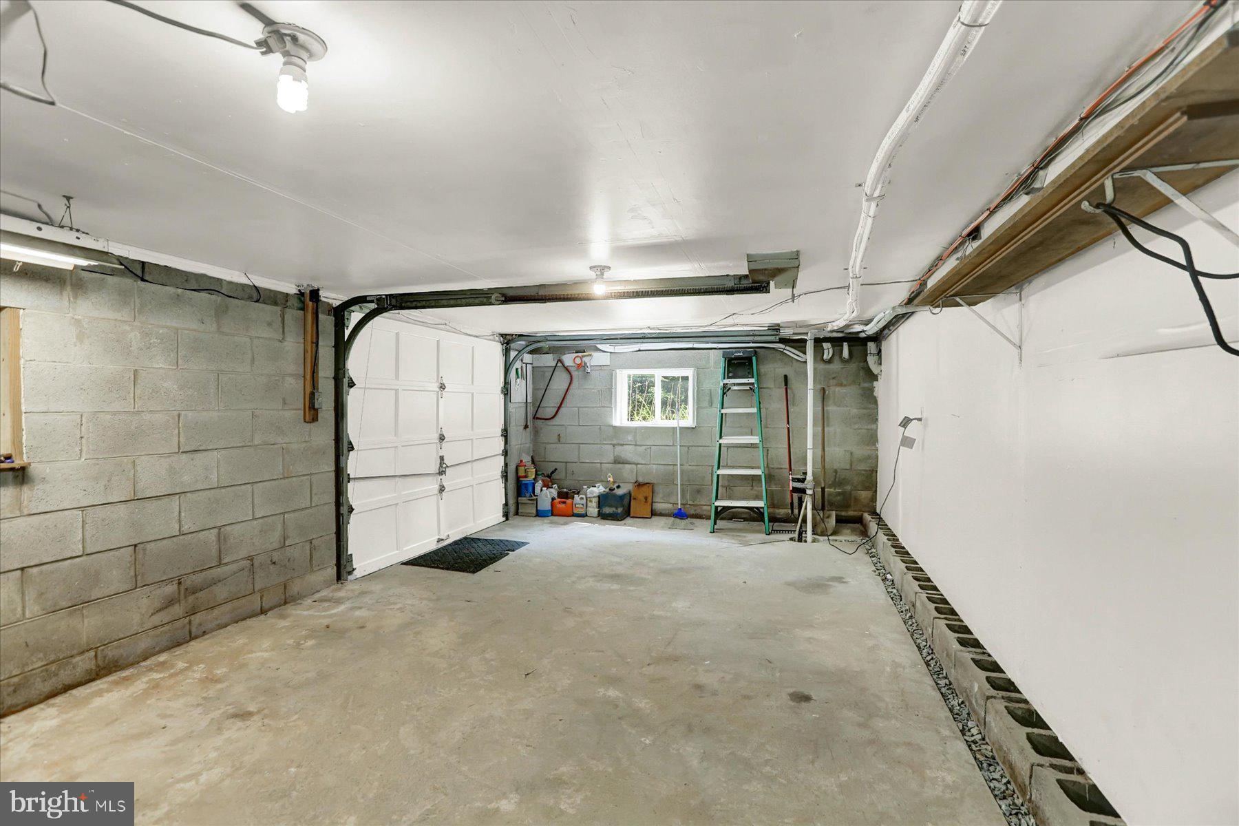 851 Creek Rd