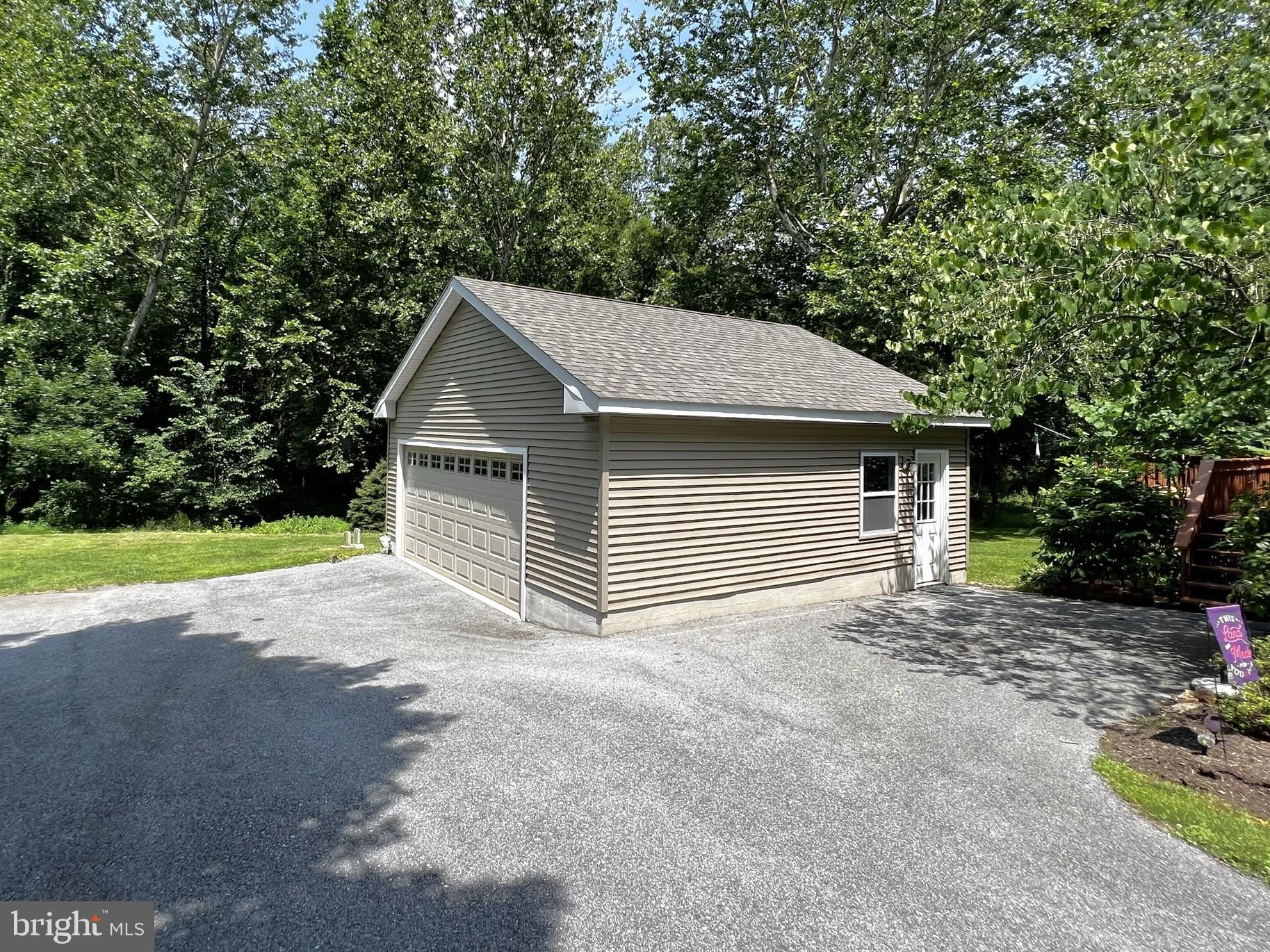 851 Creek Rd
