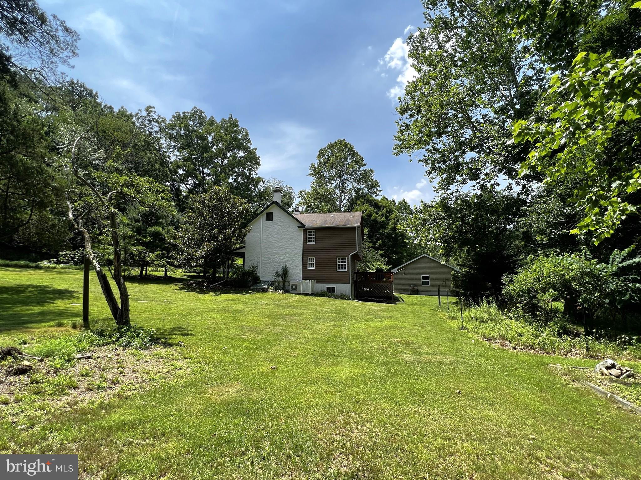 851 Creek Rd