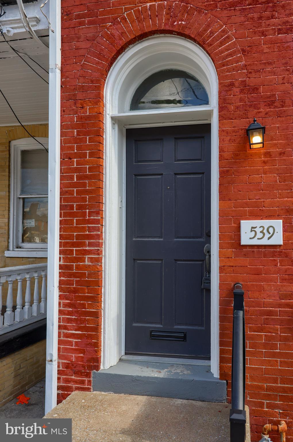 539 W King St