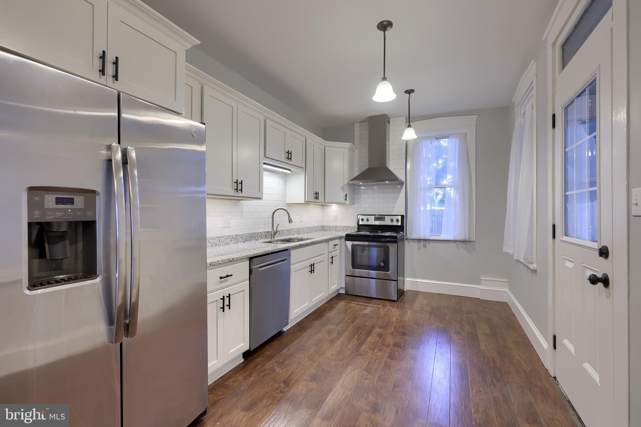 539 W King St