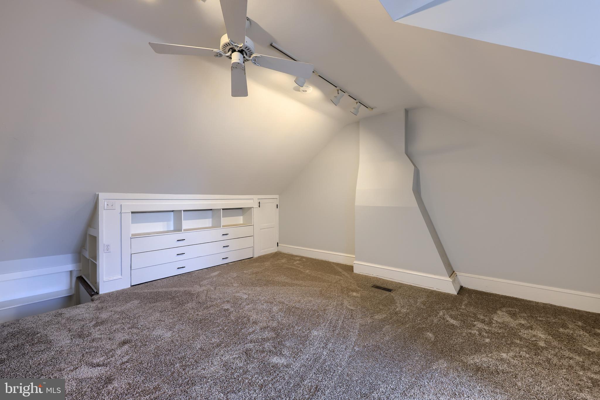 539 W King St