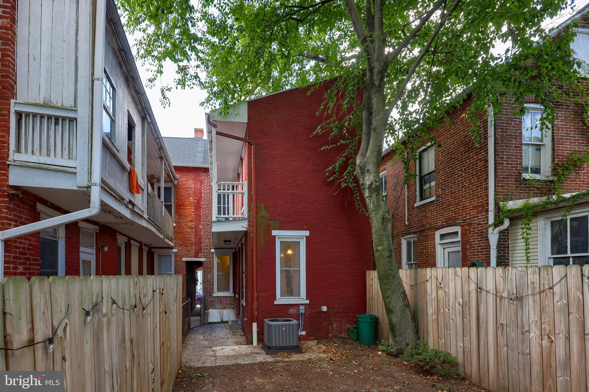 539 W King St