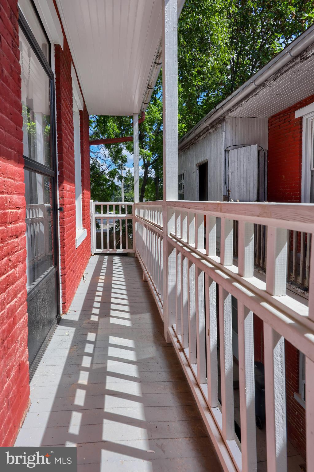 539 W King St