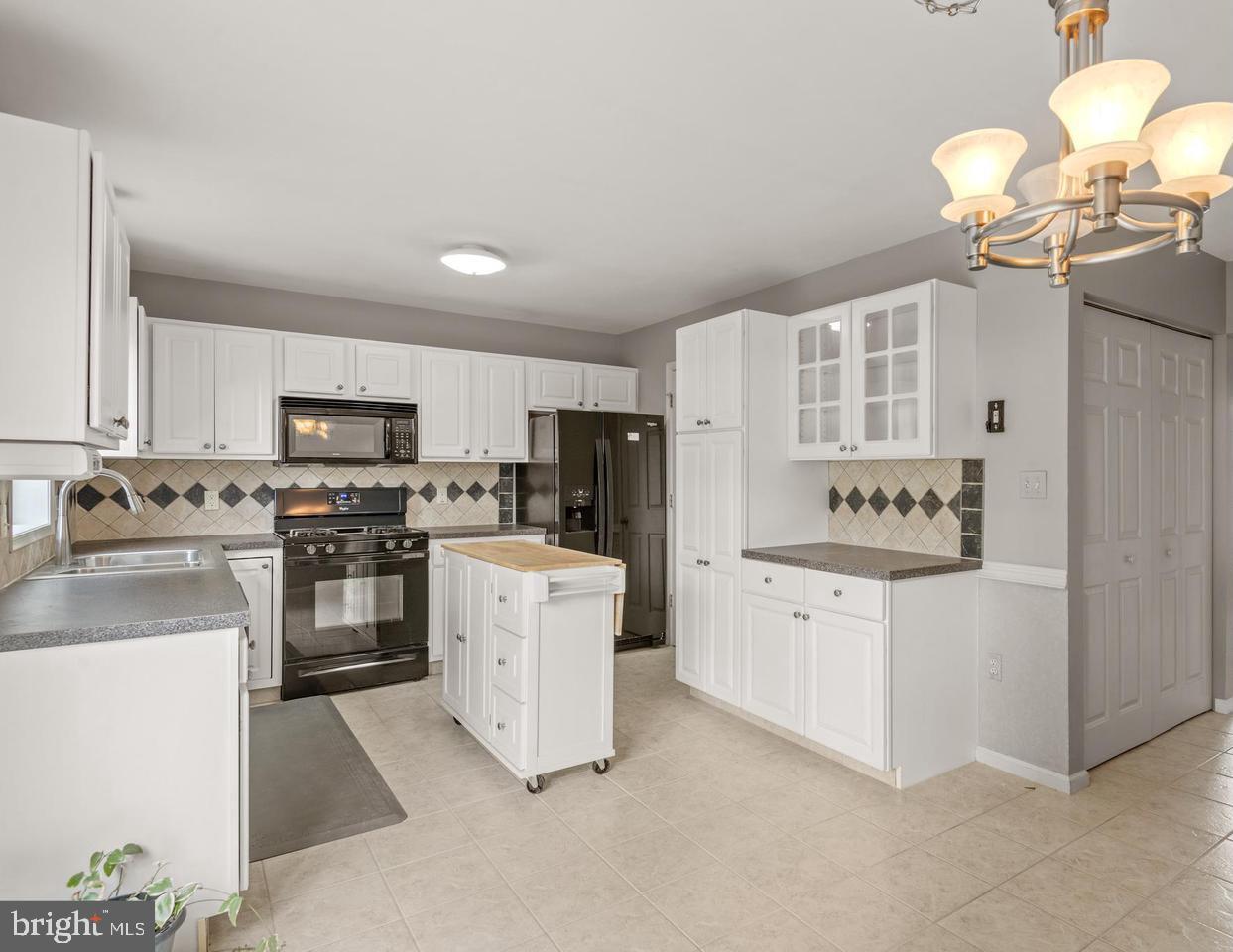 128 Acorn Ln