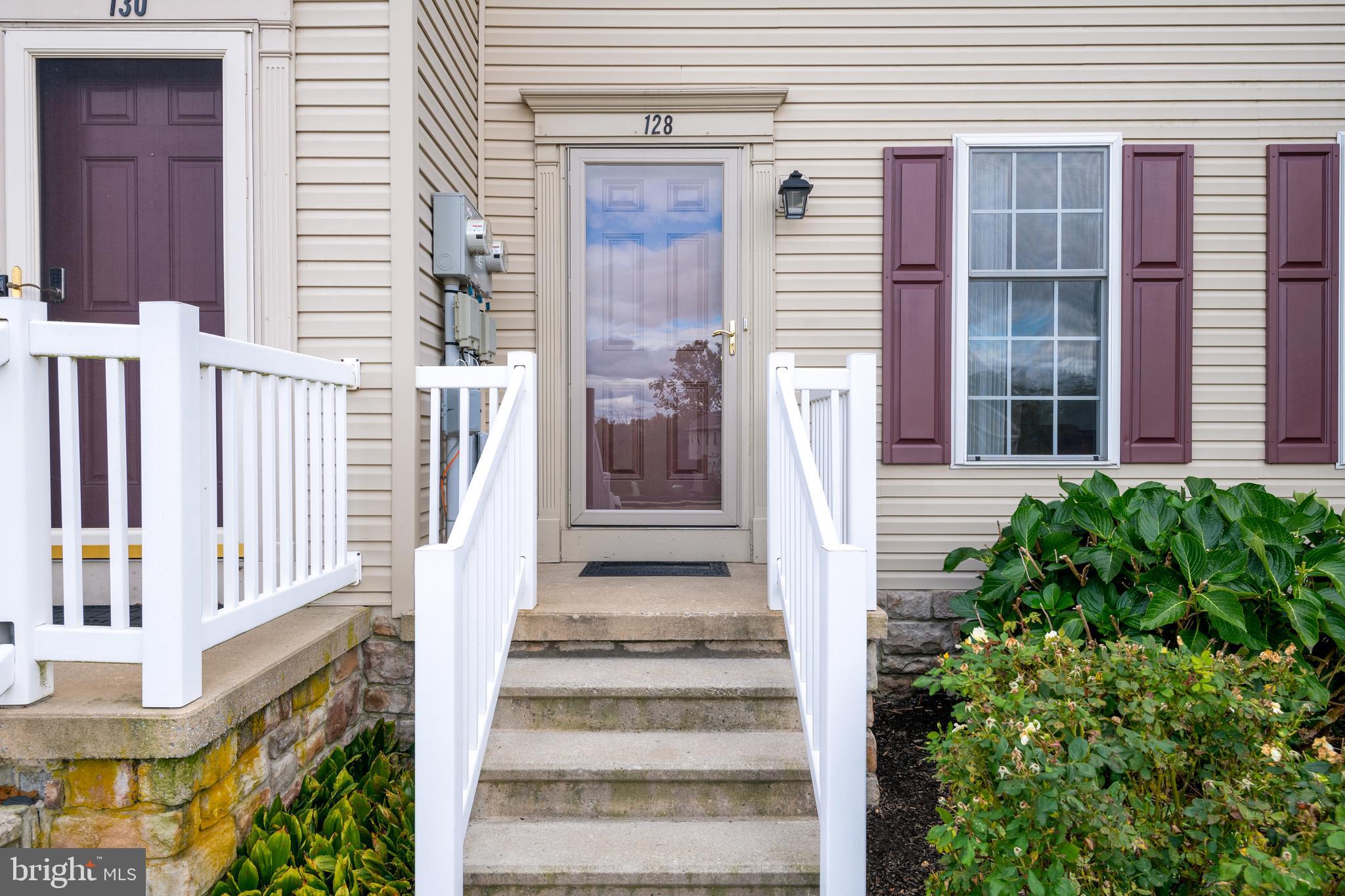 128 Acorn Ln