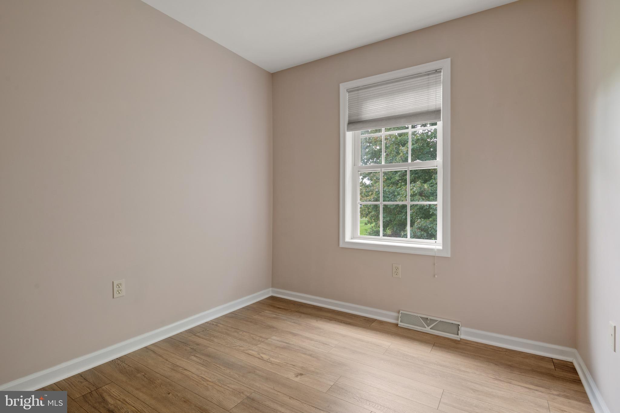 128 Acorn Ln