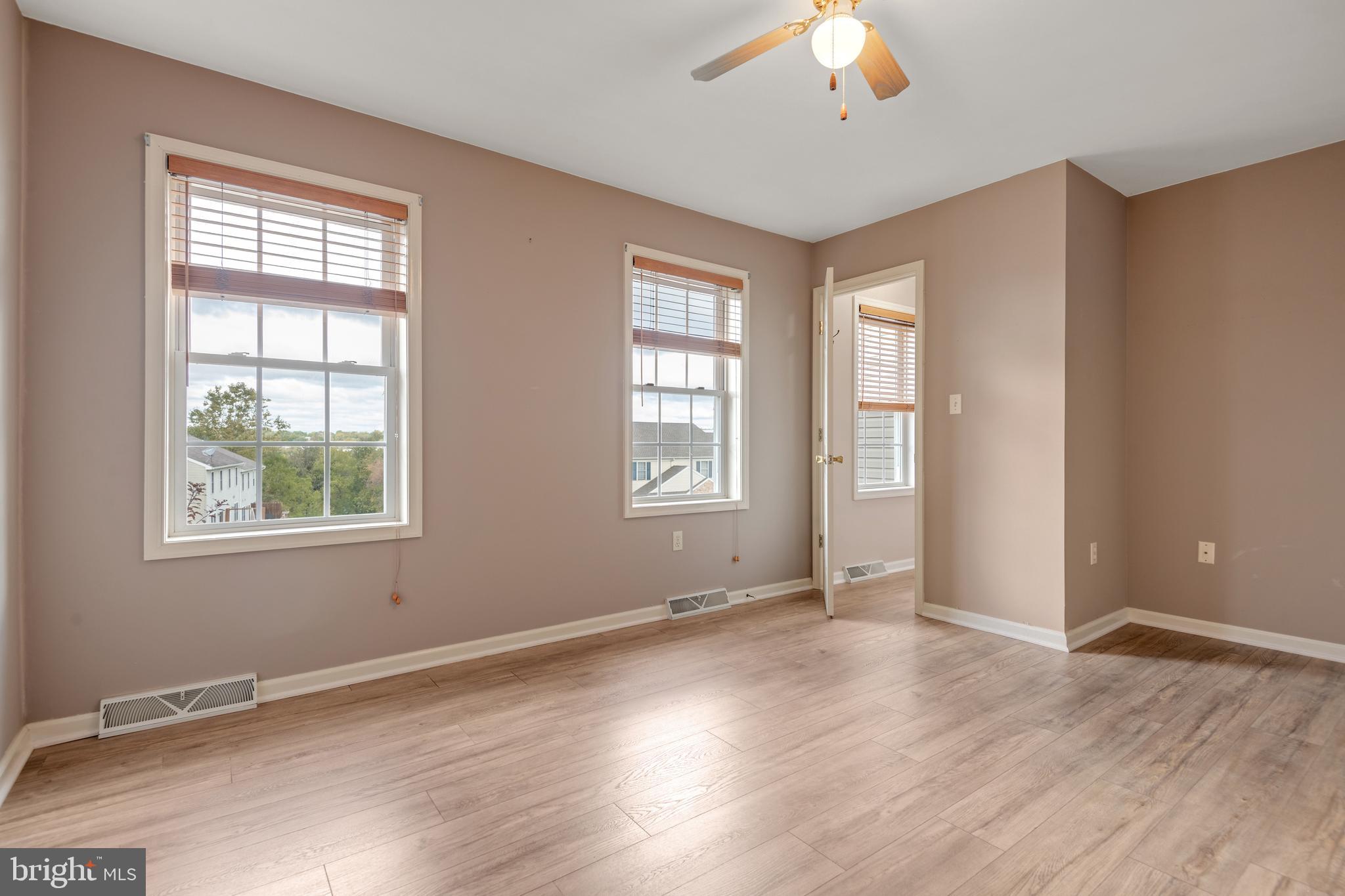 128 Acorn Ln