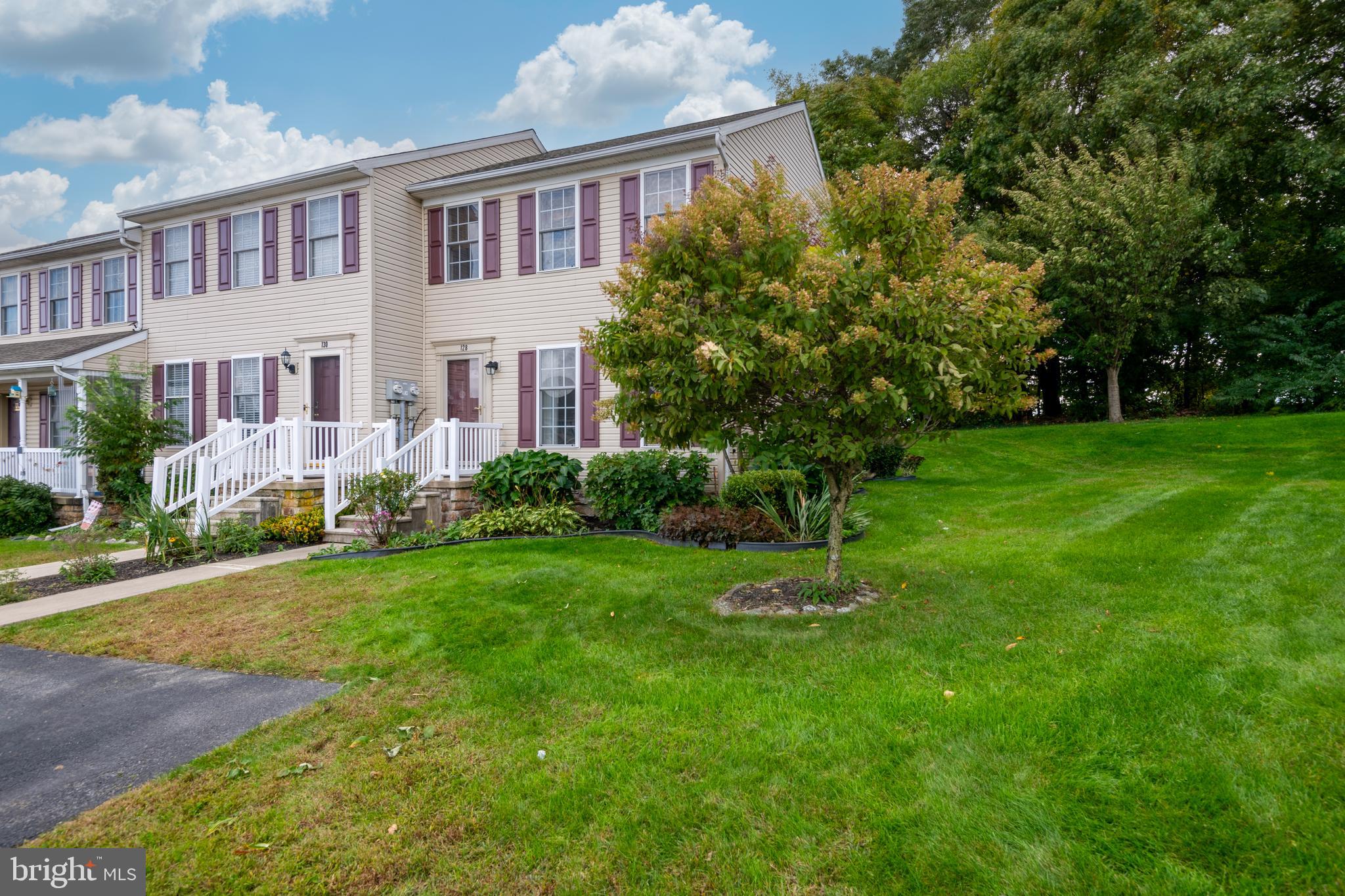 128 Acorn Ln