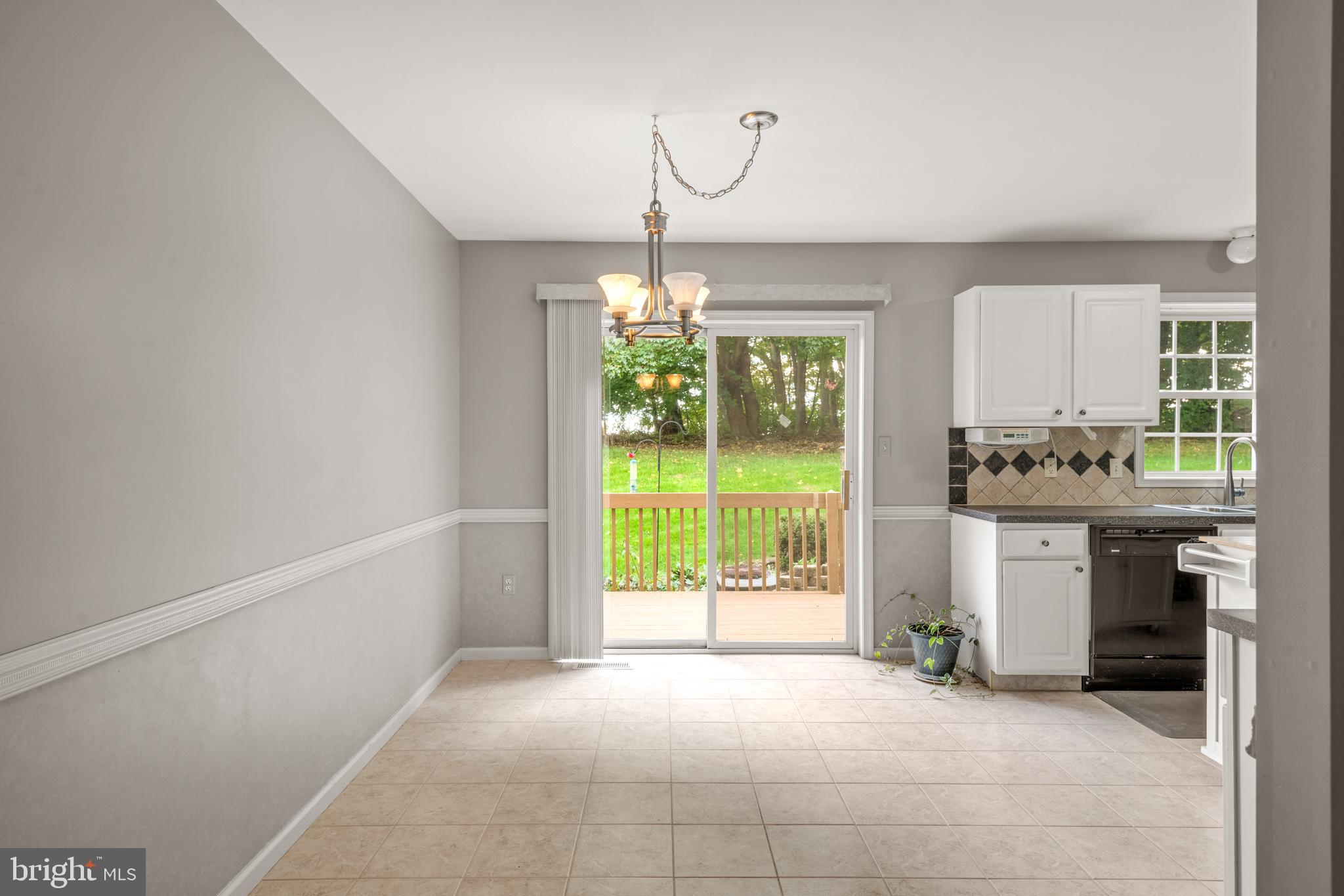 128 Acorn Ln