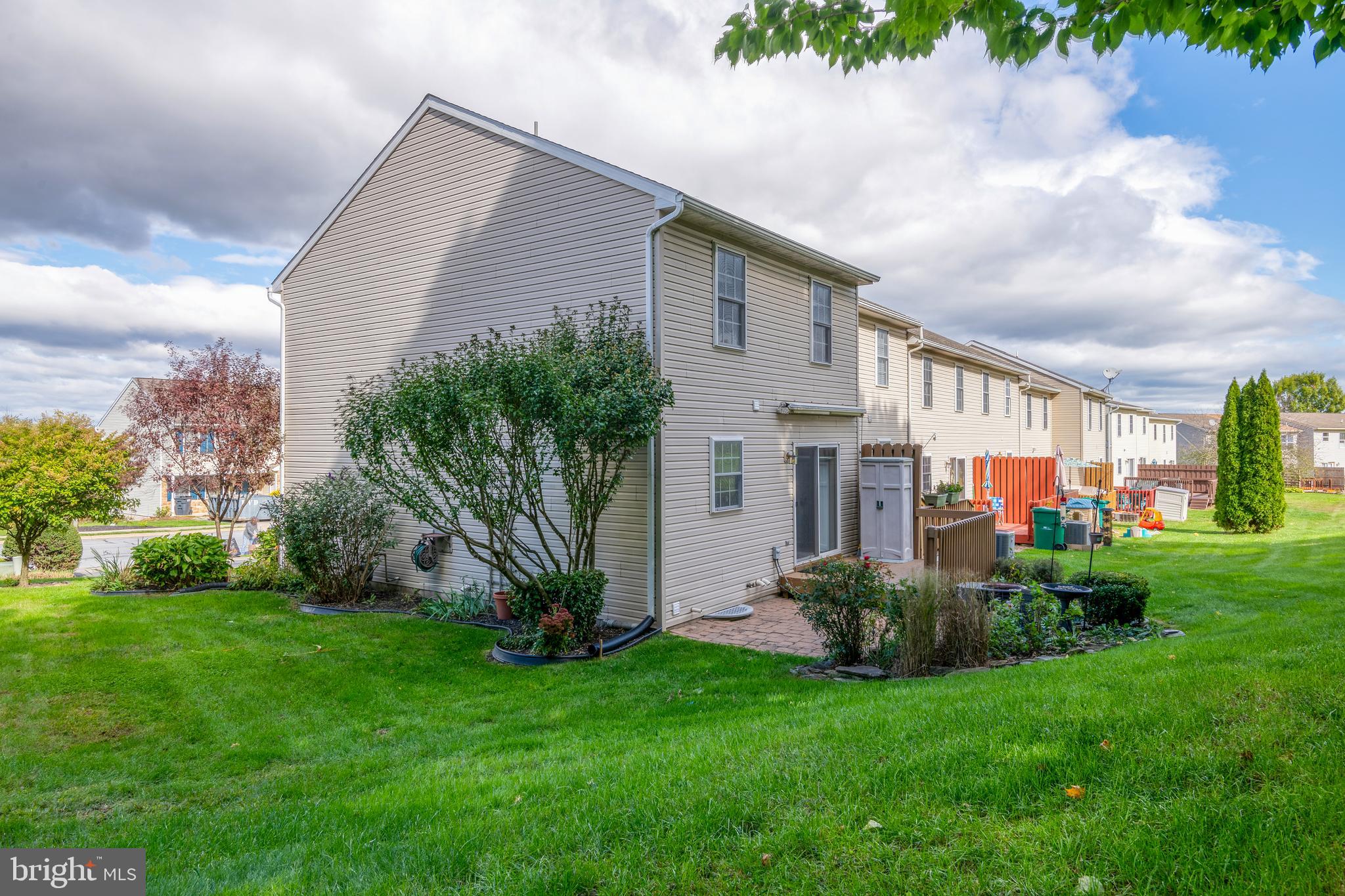 128 Acorn Ln