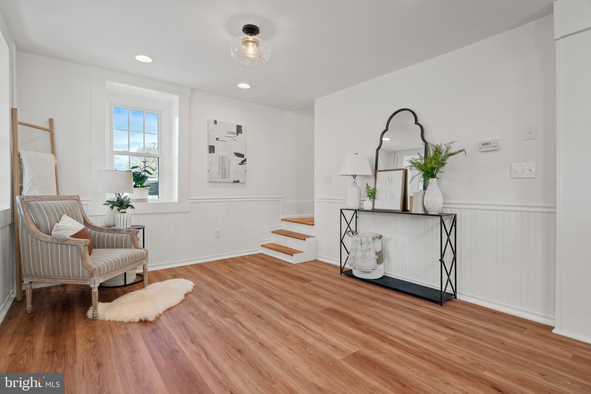 901 W Main St