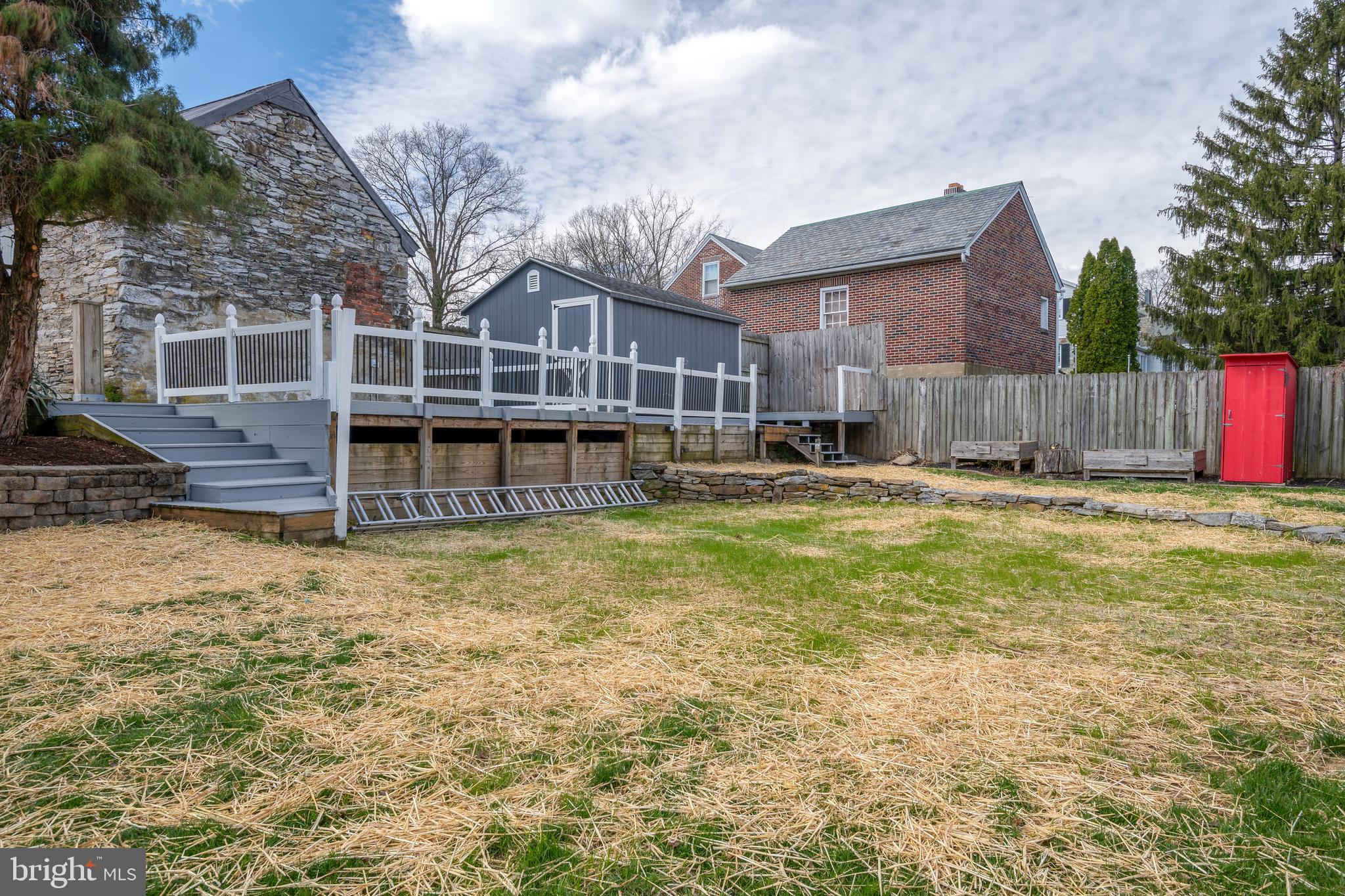 901 W Main St