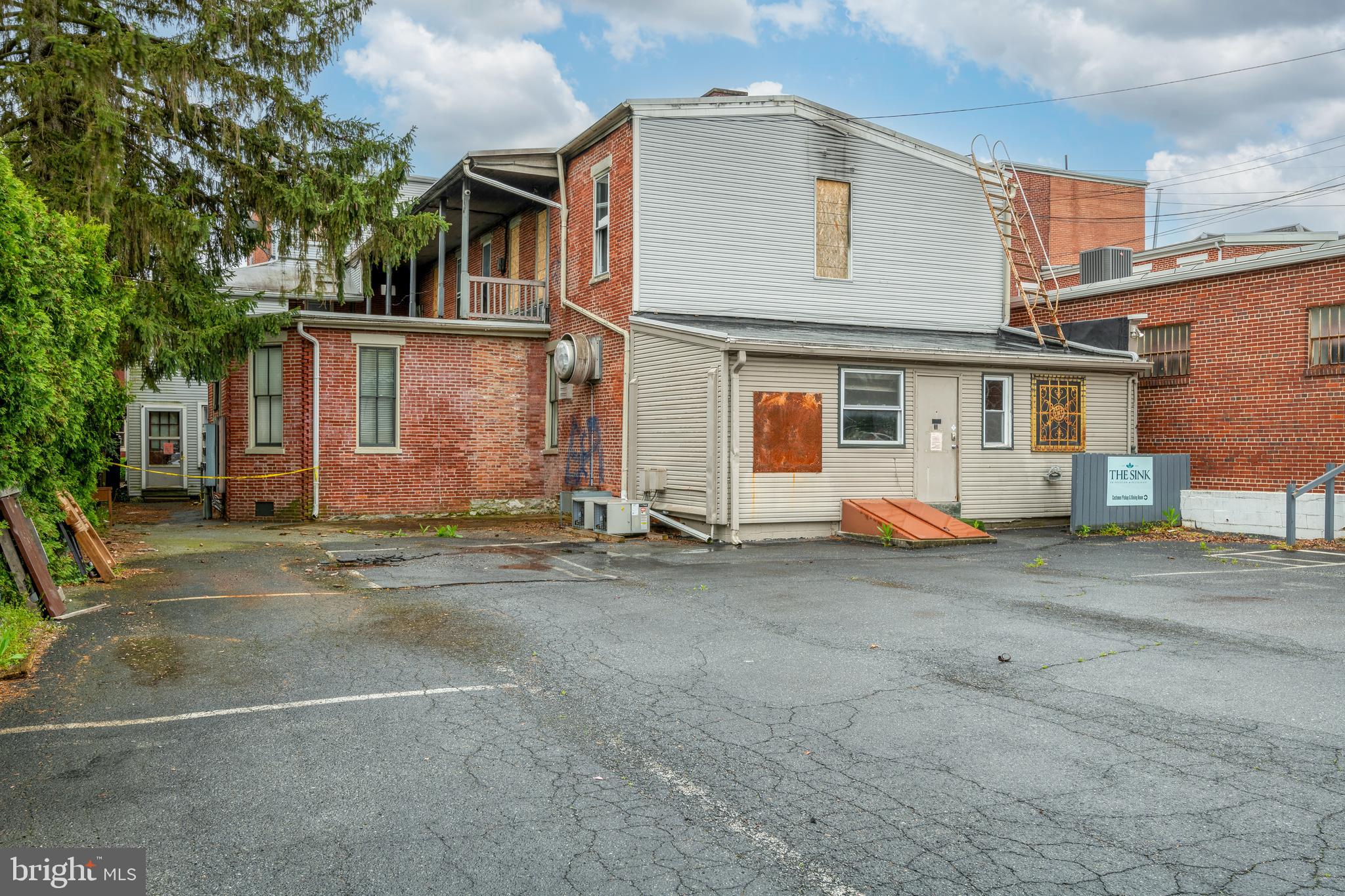 31 S Main St