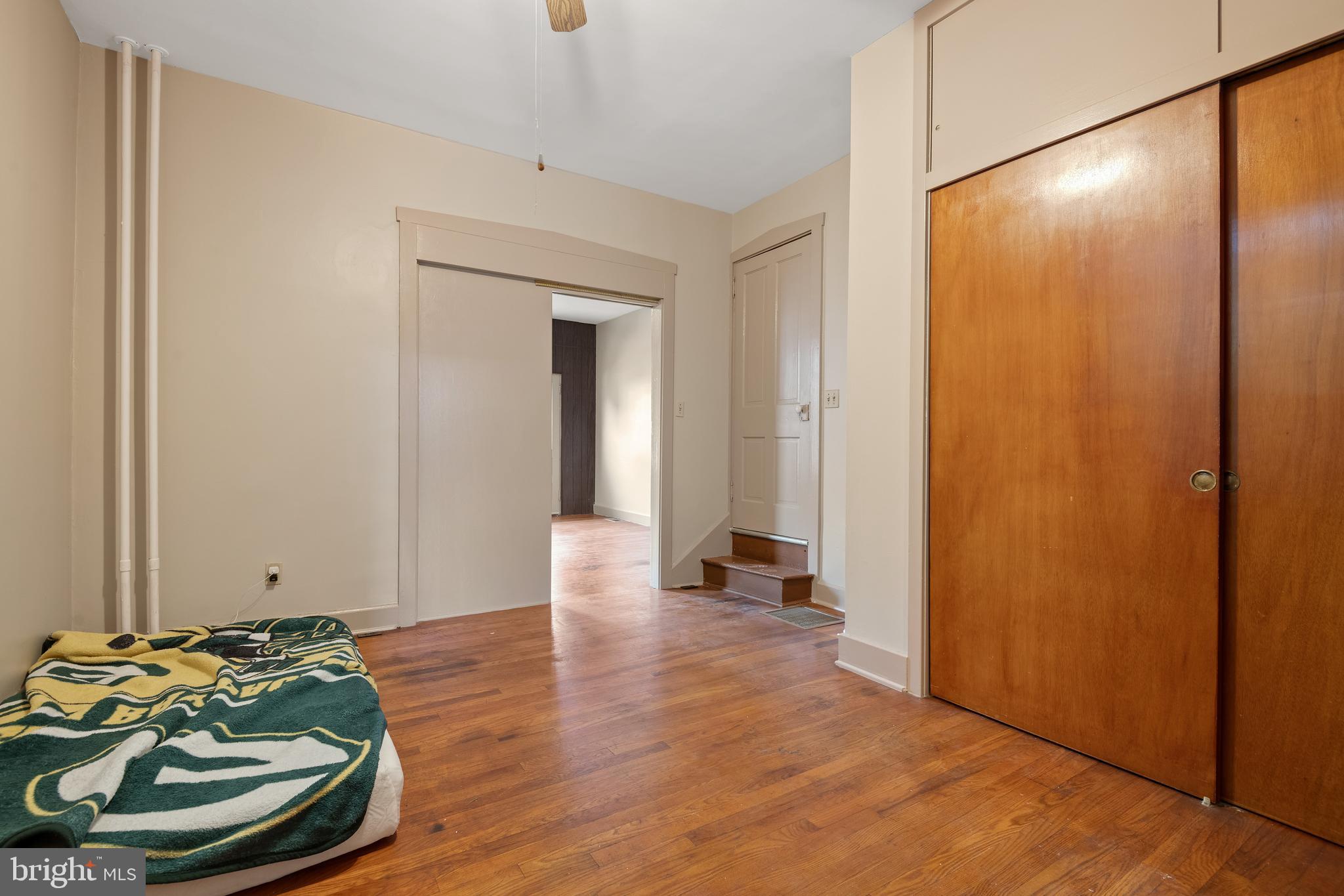 48 E High St