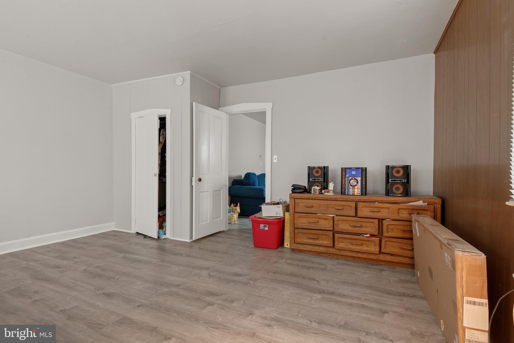 48 E High St