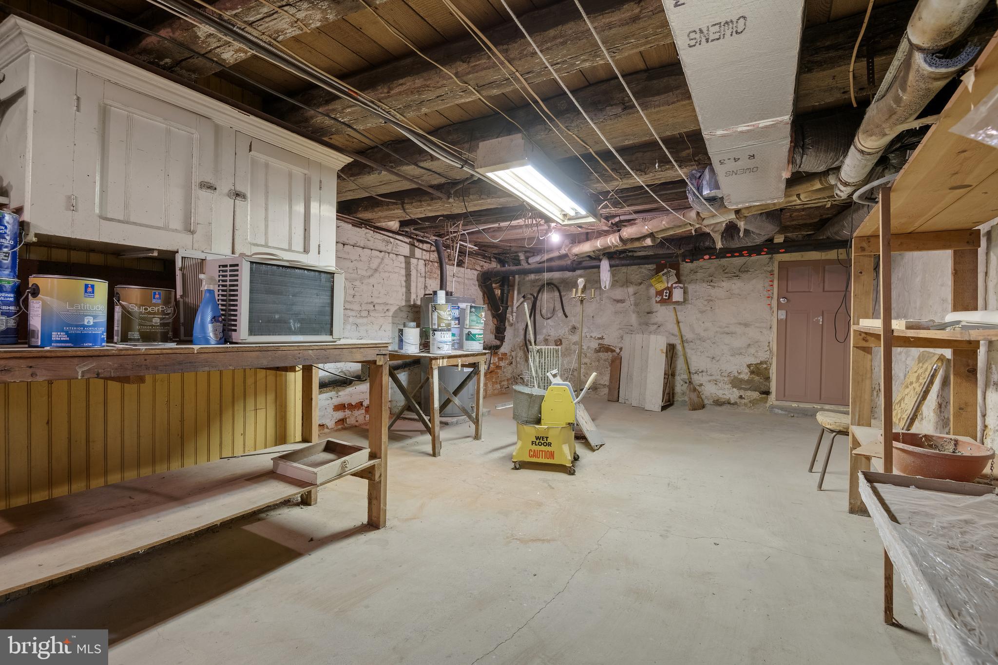 48 E High St