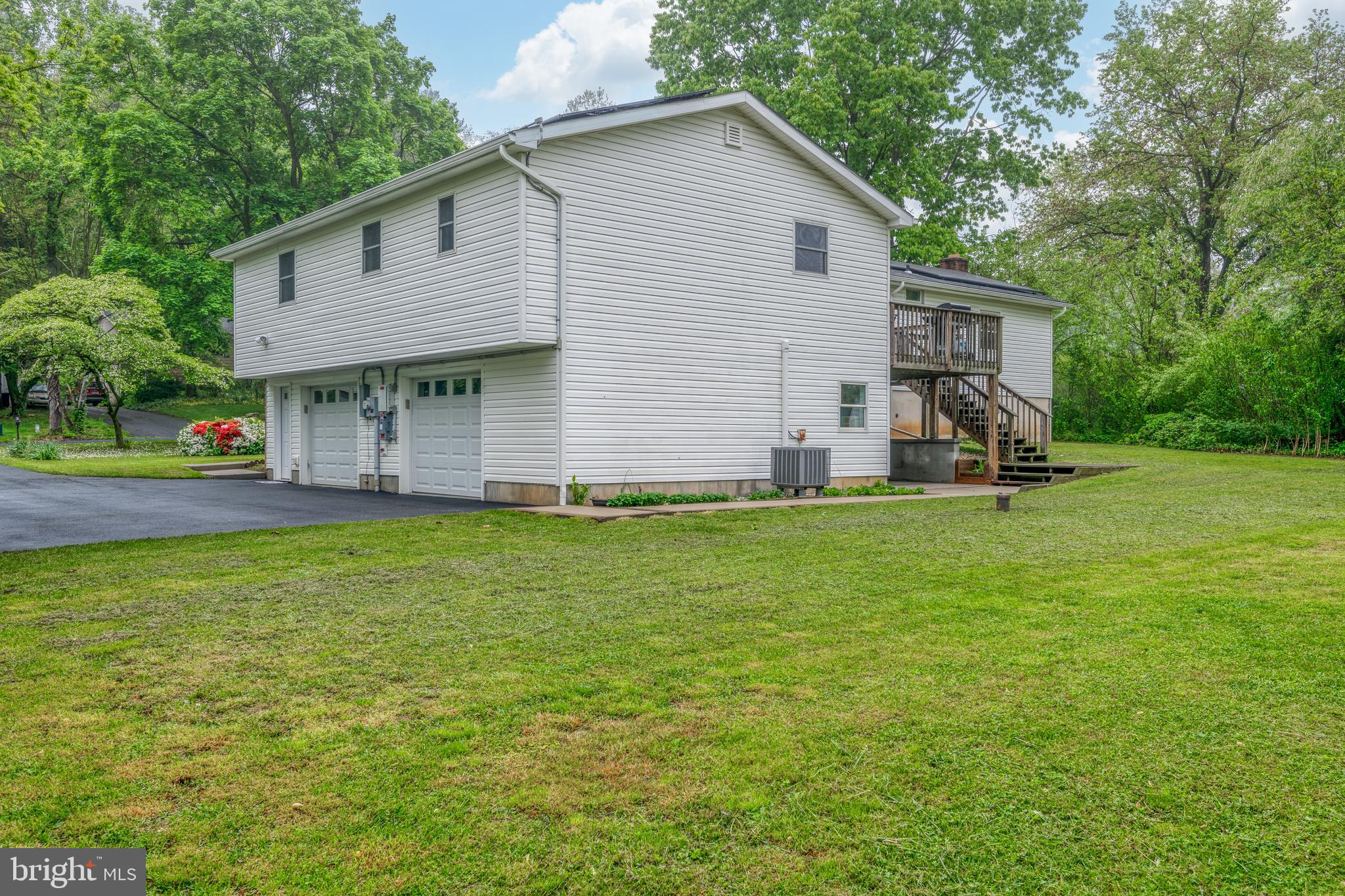 8 Dogwood Ln