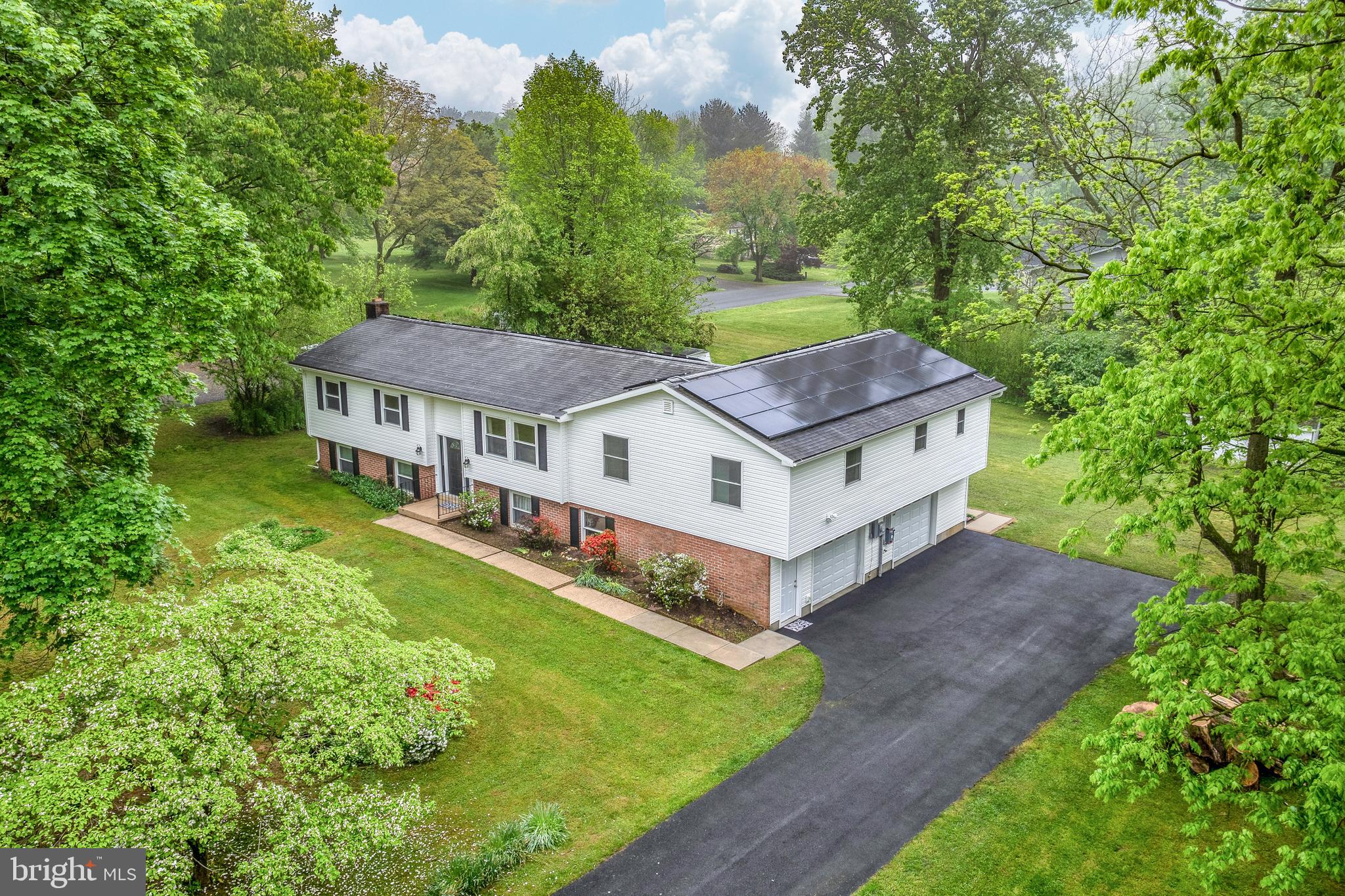 8 Dogwood Ln