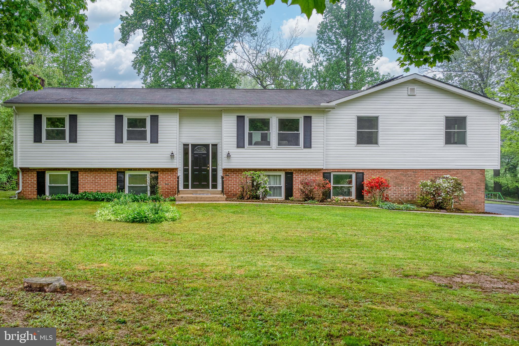 8 Dogwood Ln