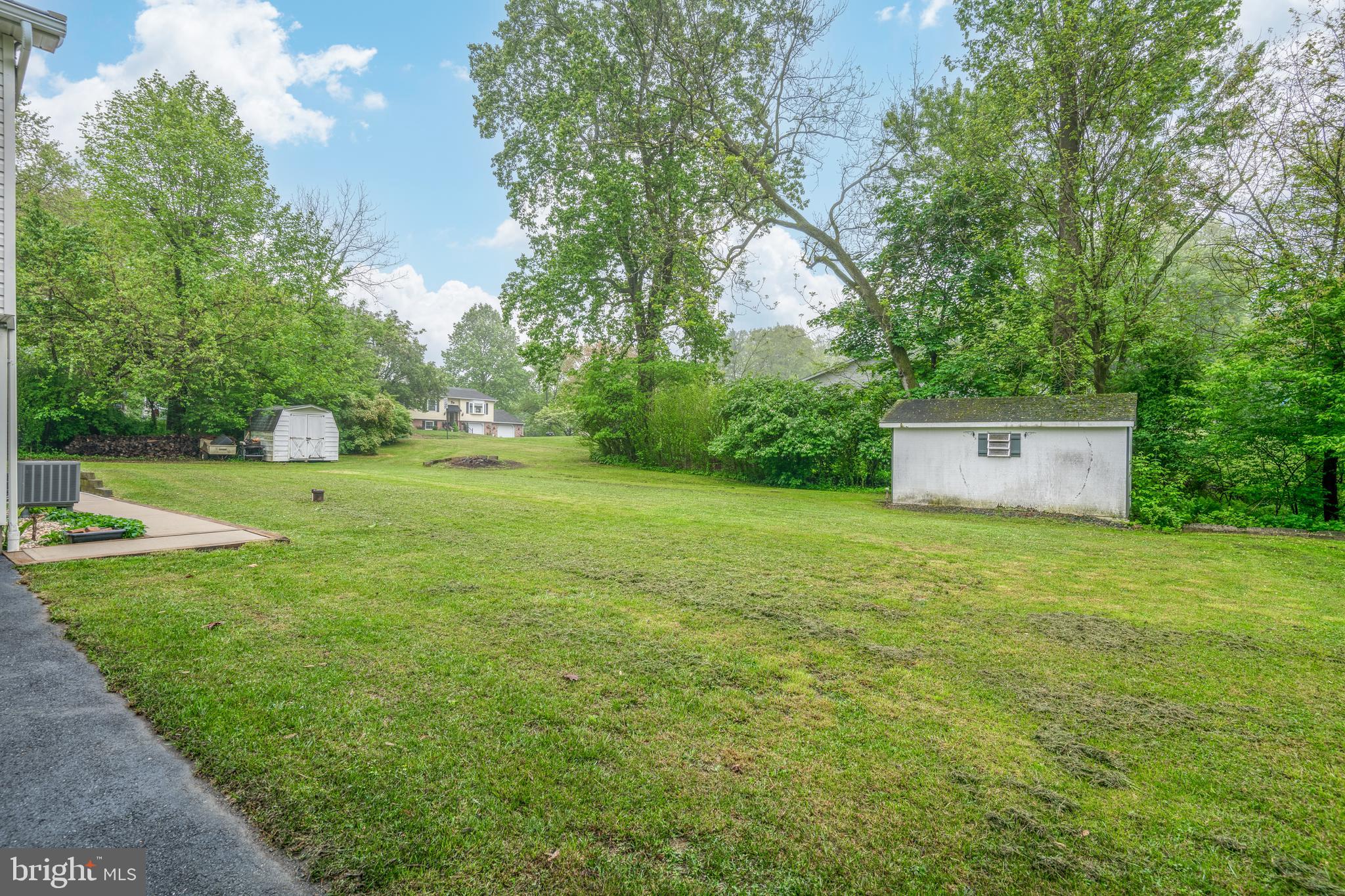 8 Dogwood Ln