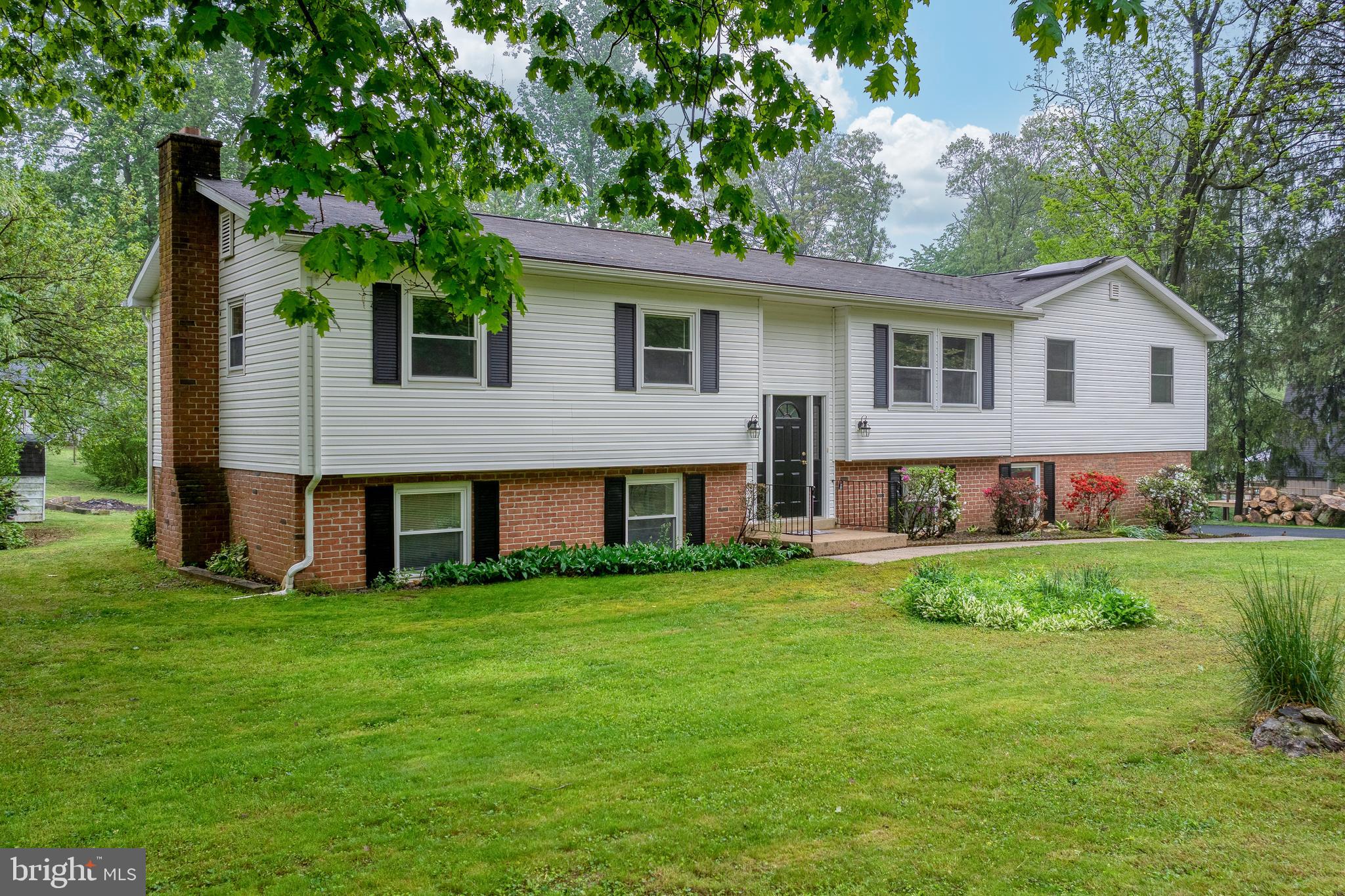 8 Dogwood Ln