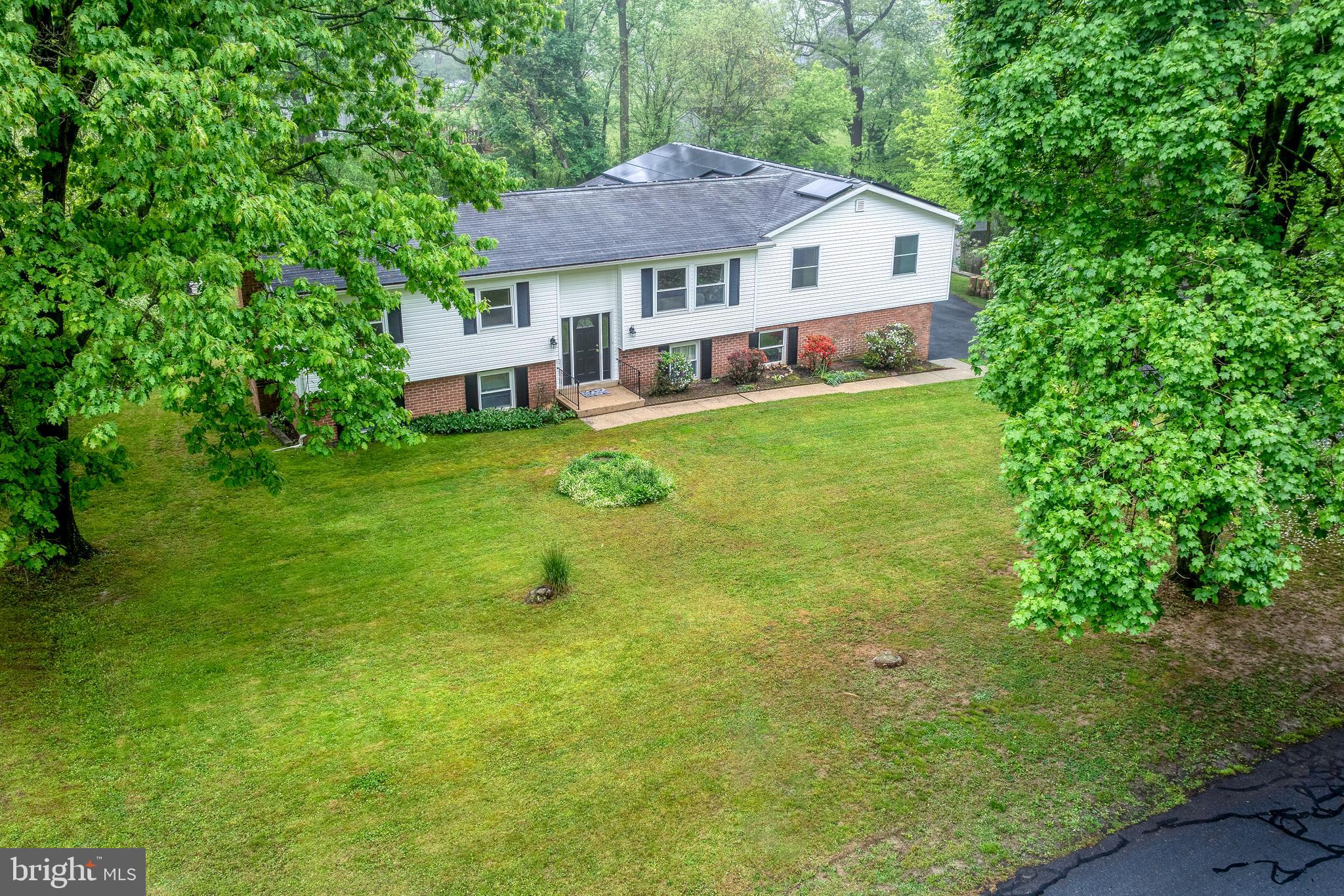 8 Dogwood Ln