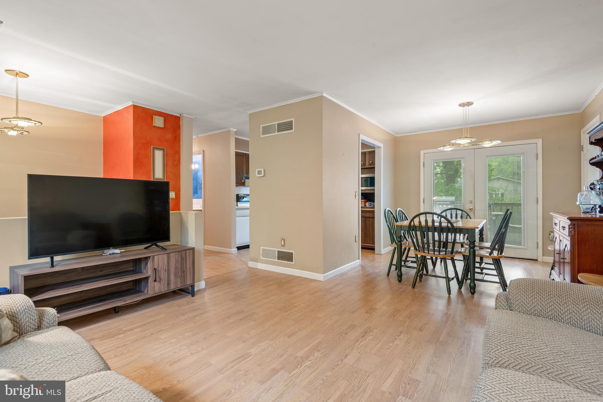 8 Dogwood Ln