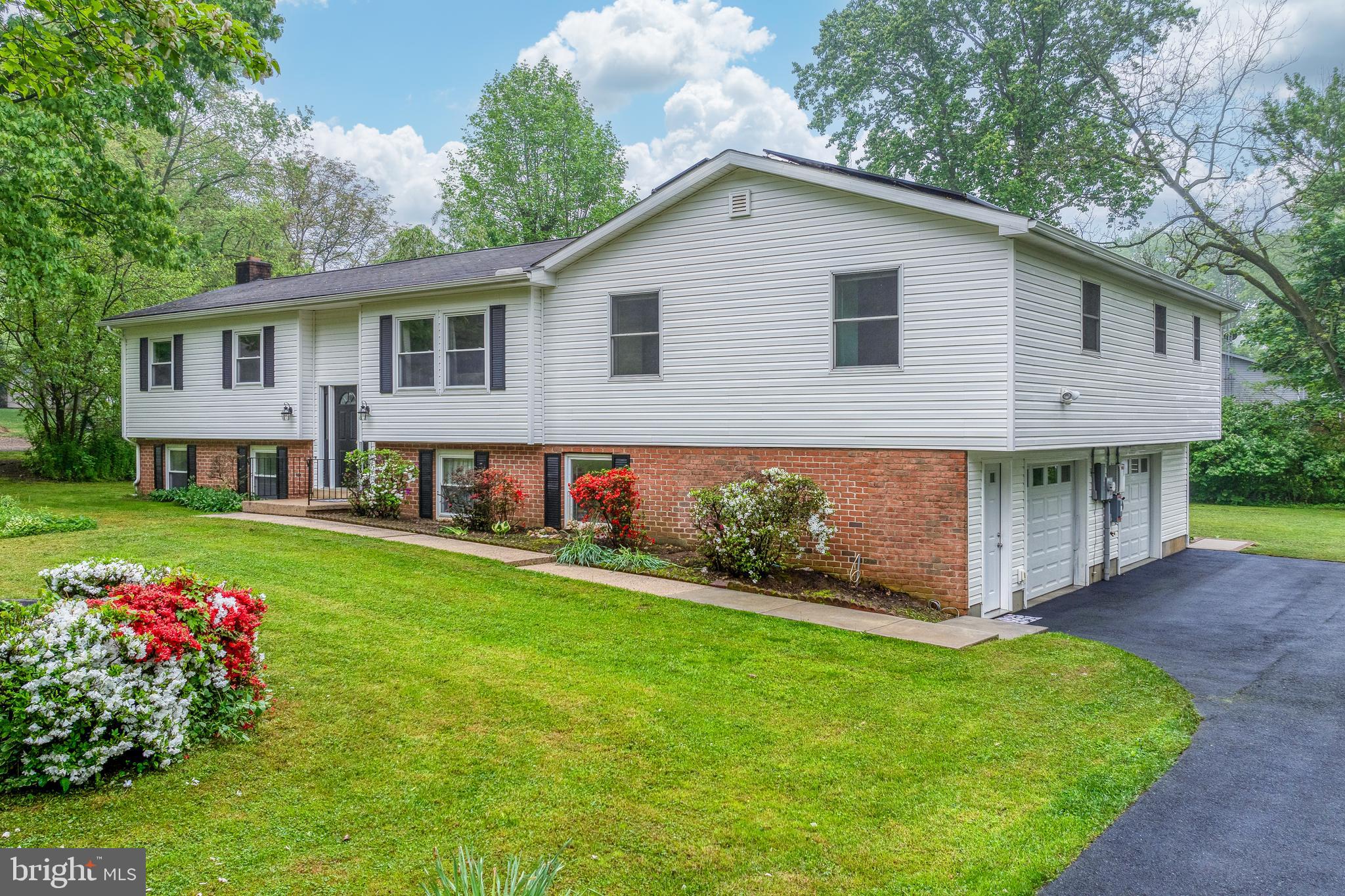 8 Dogwood Ln
