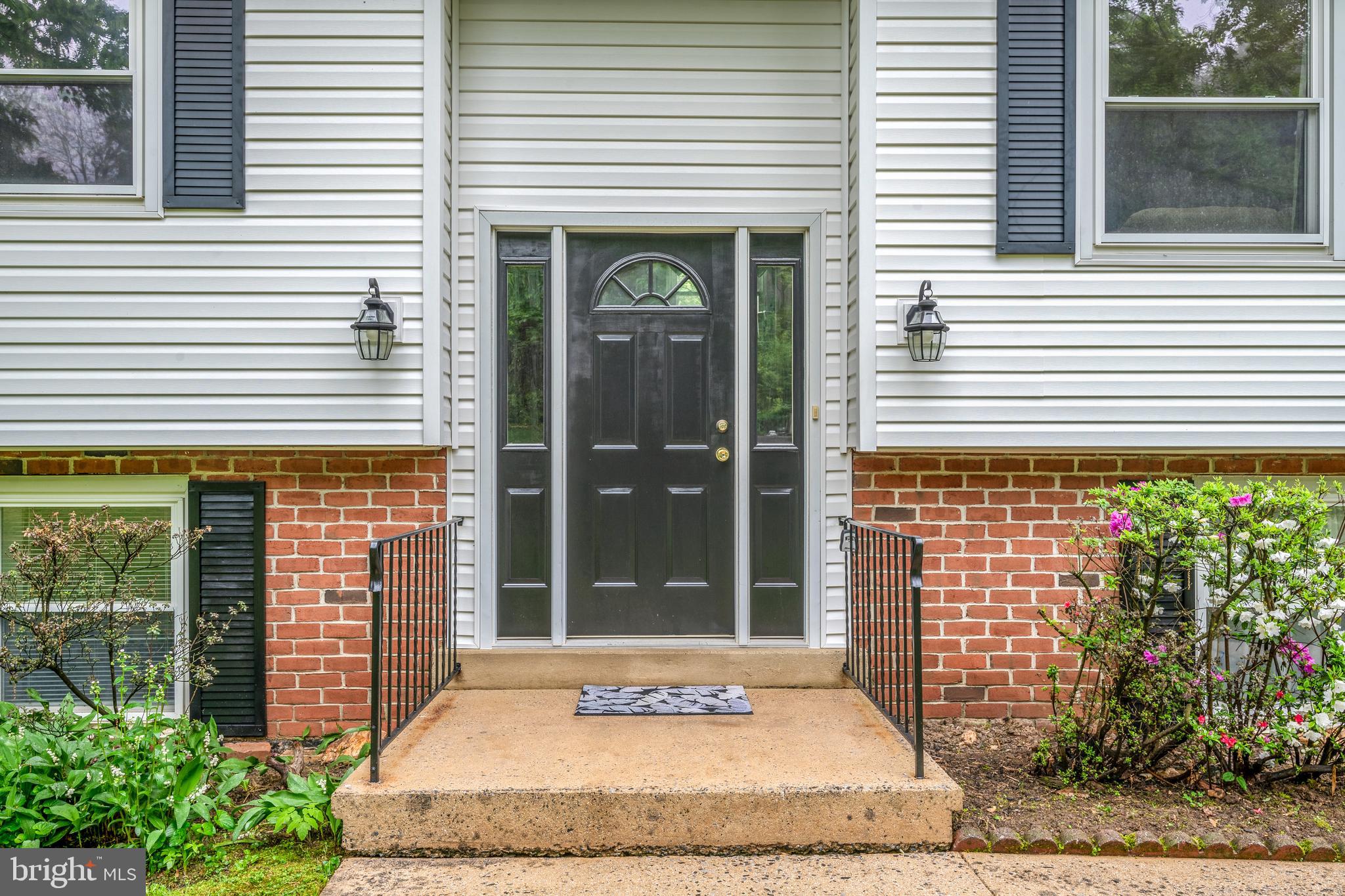 8 Dogwood Ln