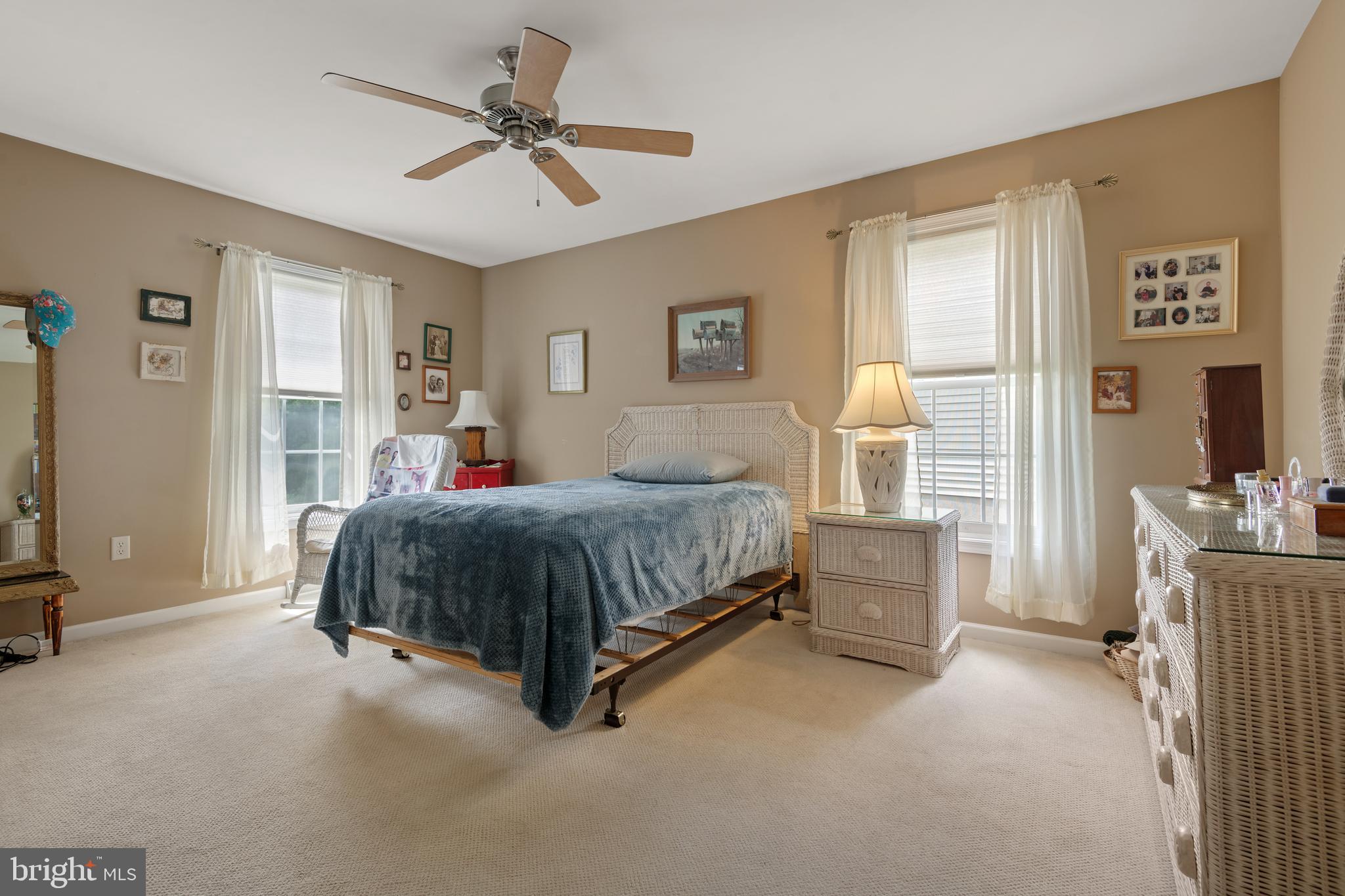 1046 Cambridge Dr