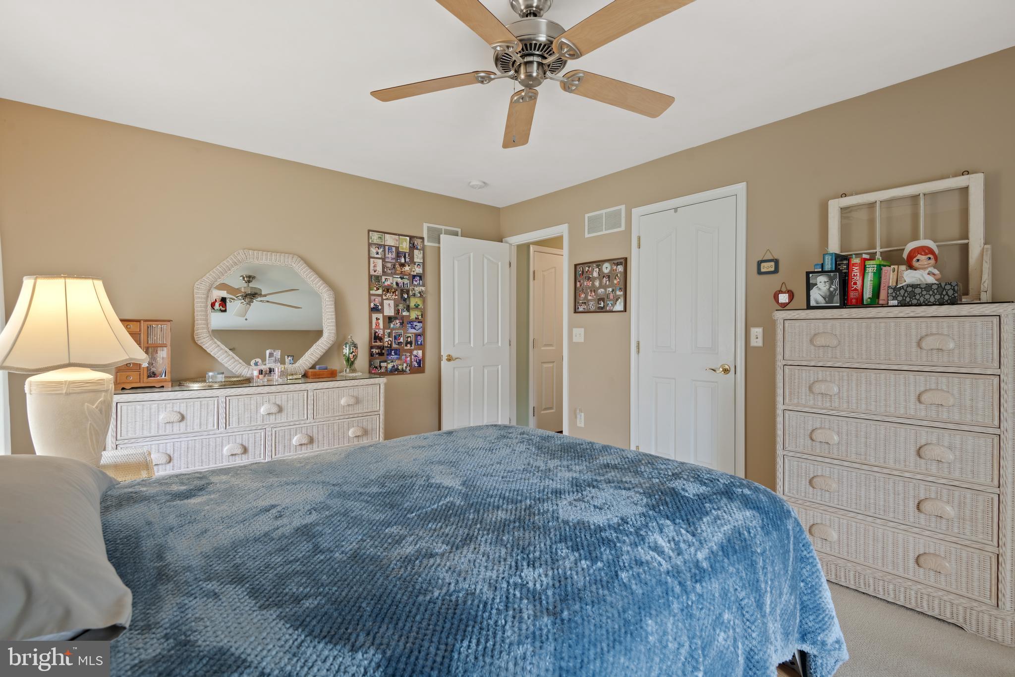 1046 Cambridge Dr