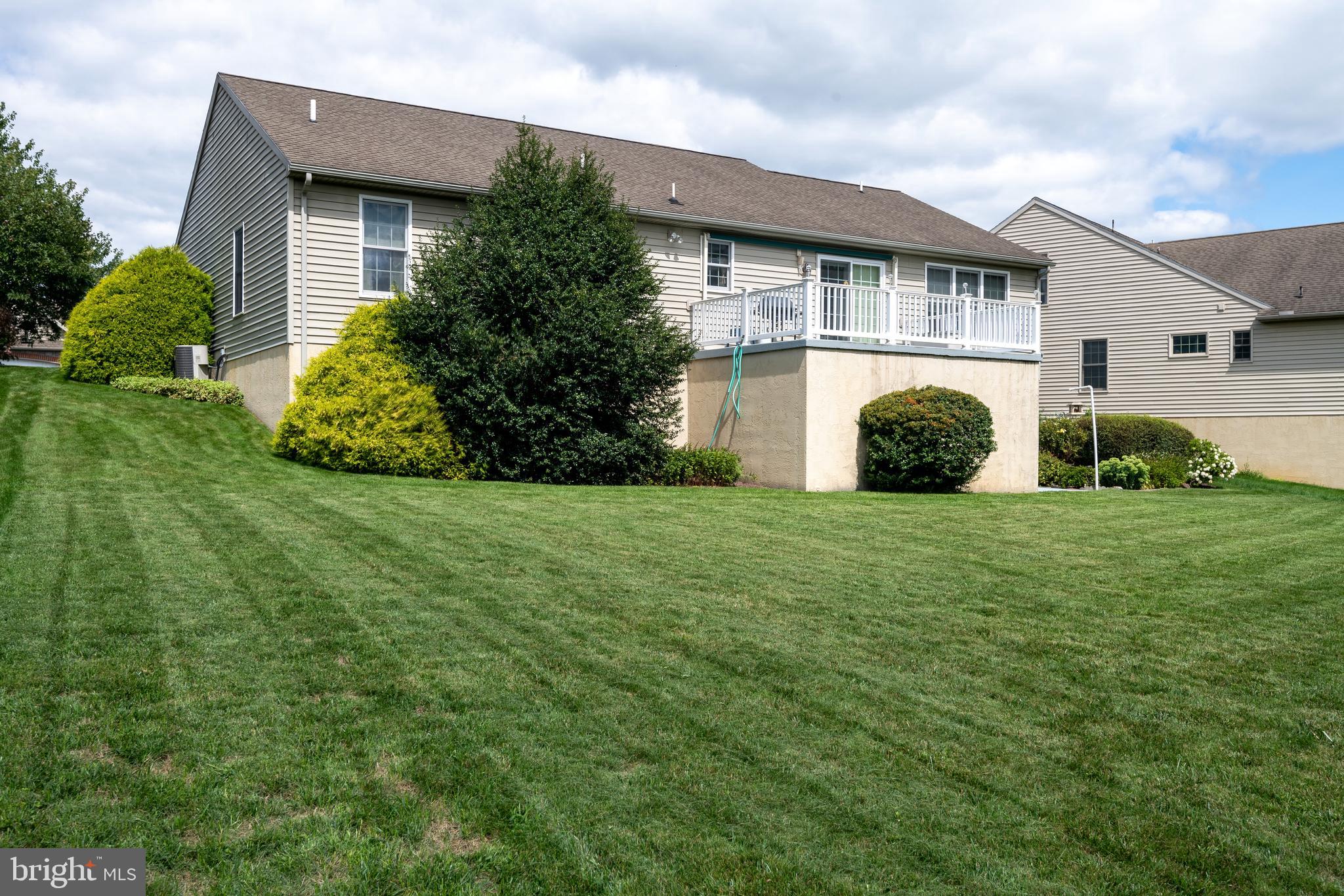 1046 Cambridge Dr