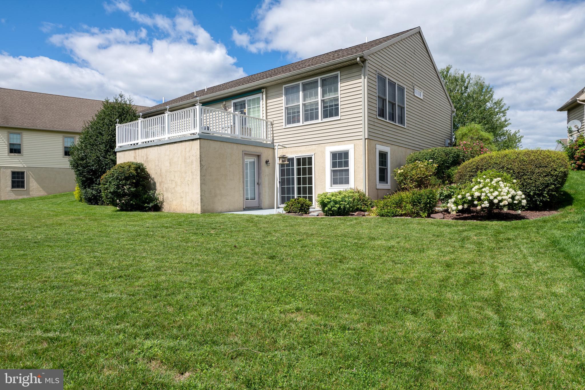 1046 Cambridge Dr