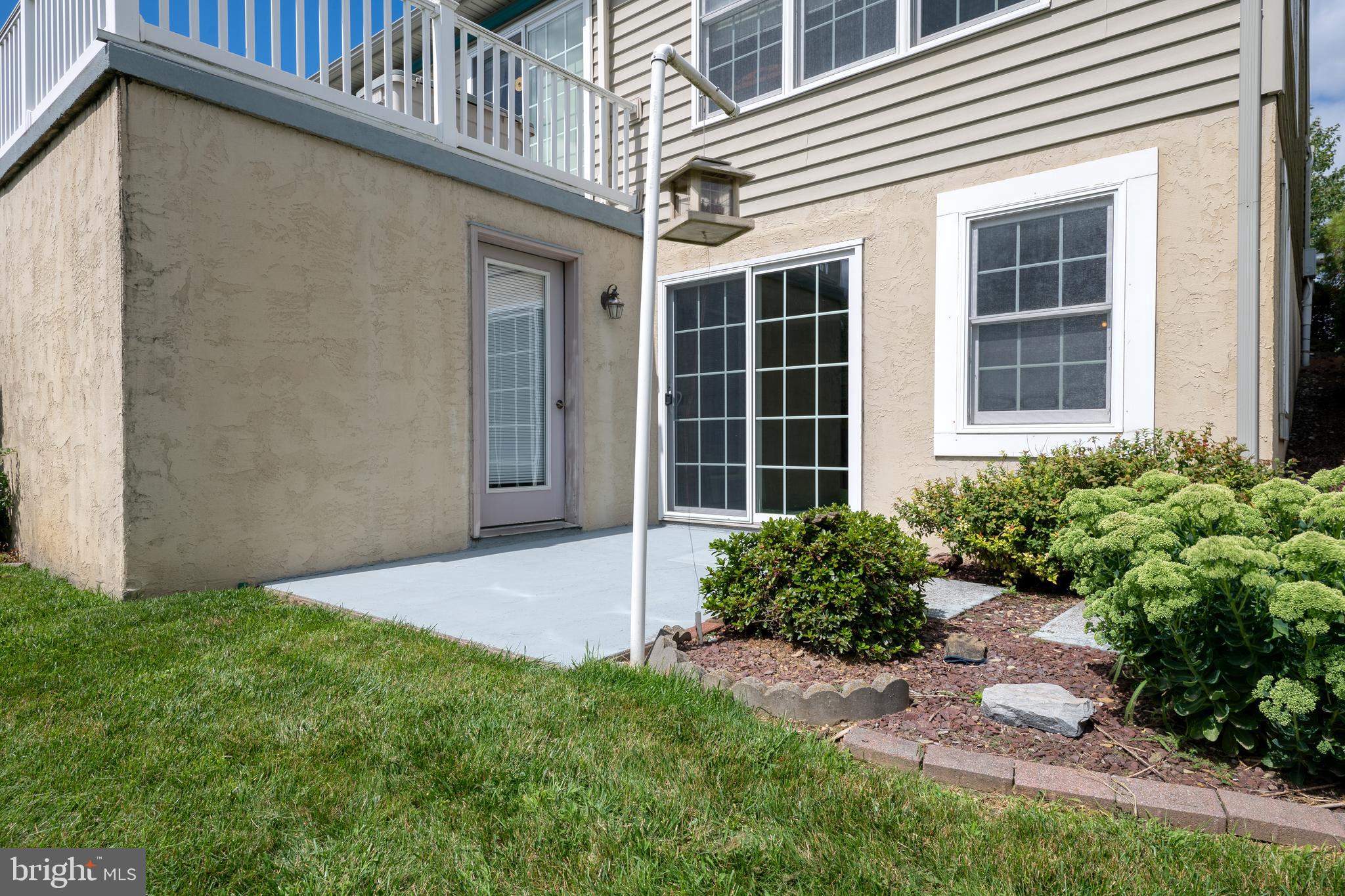 1046 Cambridge Dr