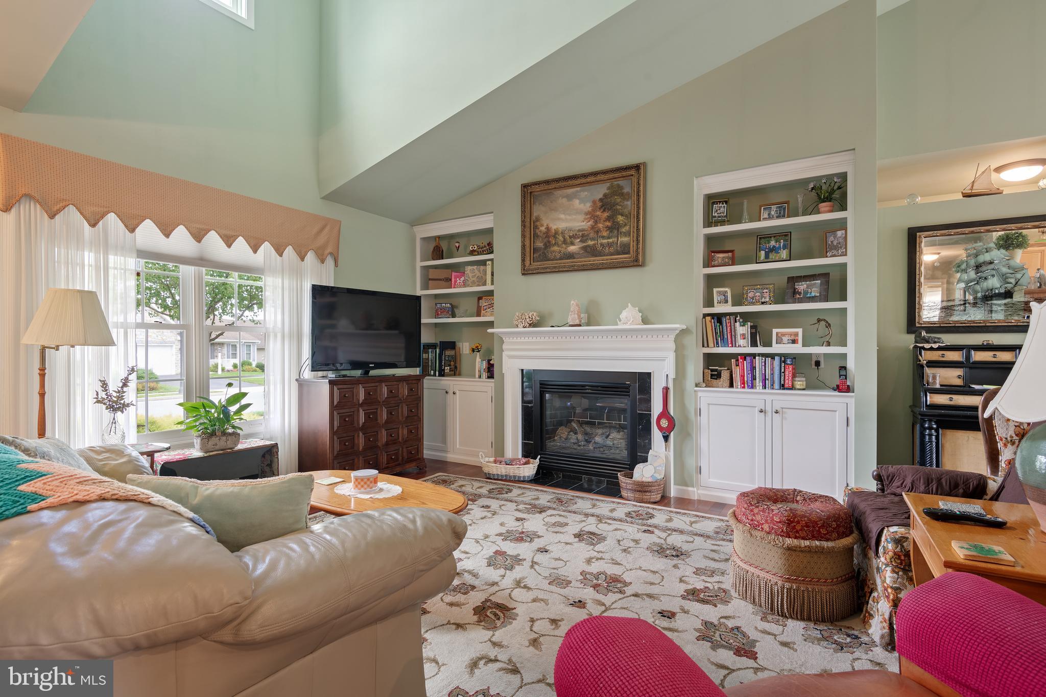 1046 Cambridge Dr