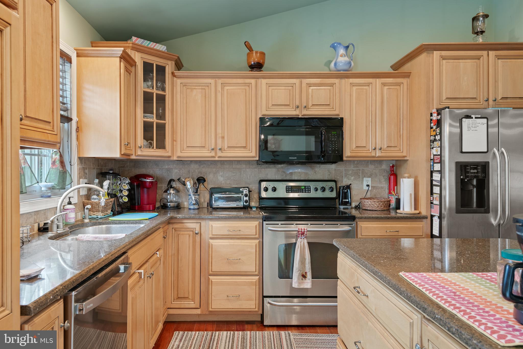 1046 Cambridge Dr